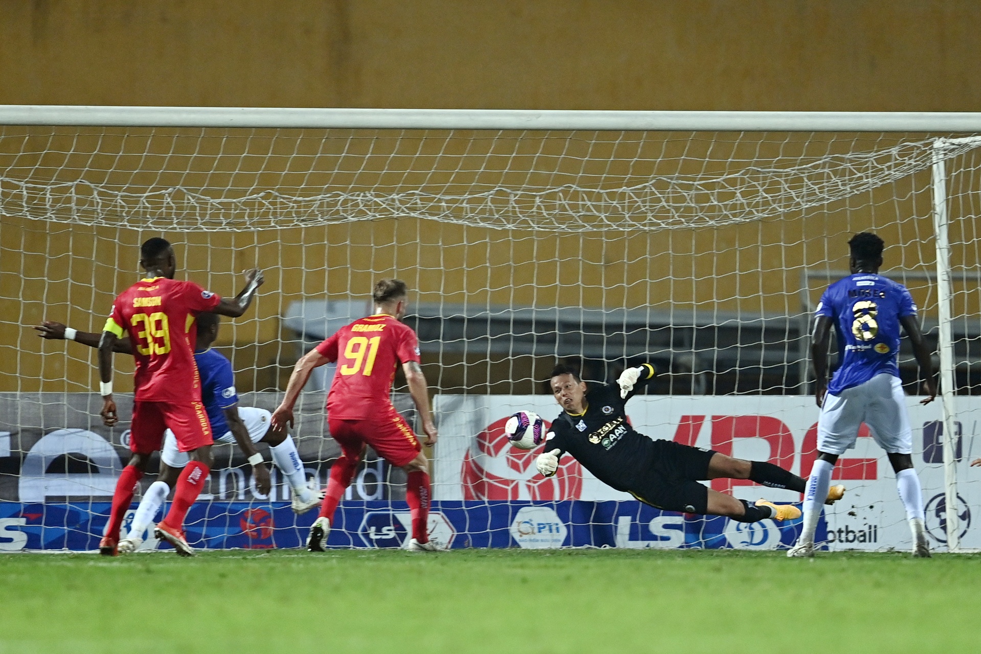 CLB Ha Noi ky niem tran dau thu 300 anh 6