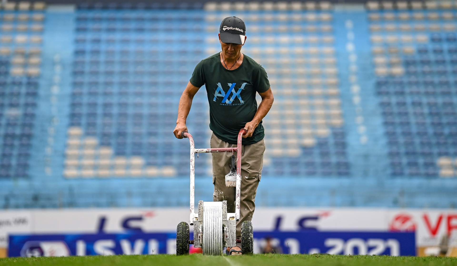 Phun khu khuan san Hang Day anh 8