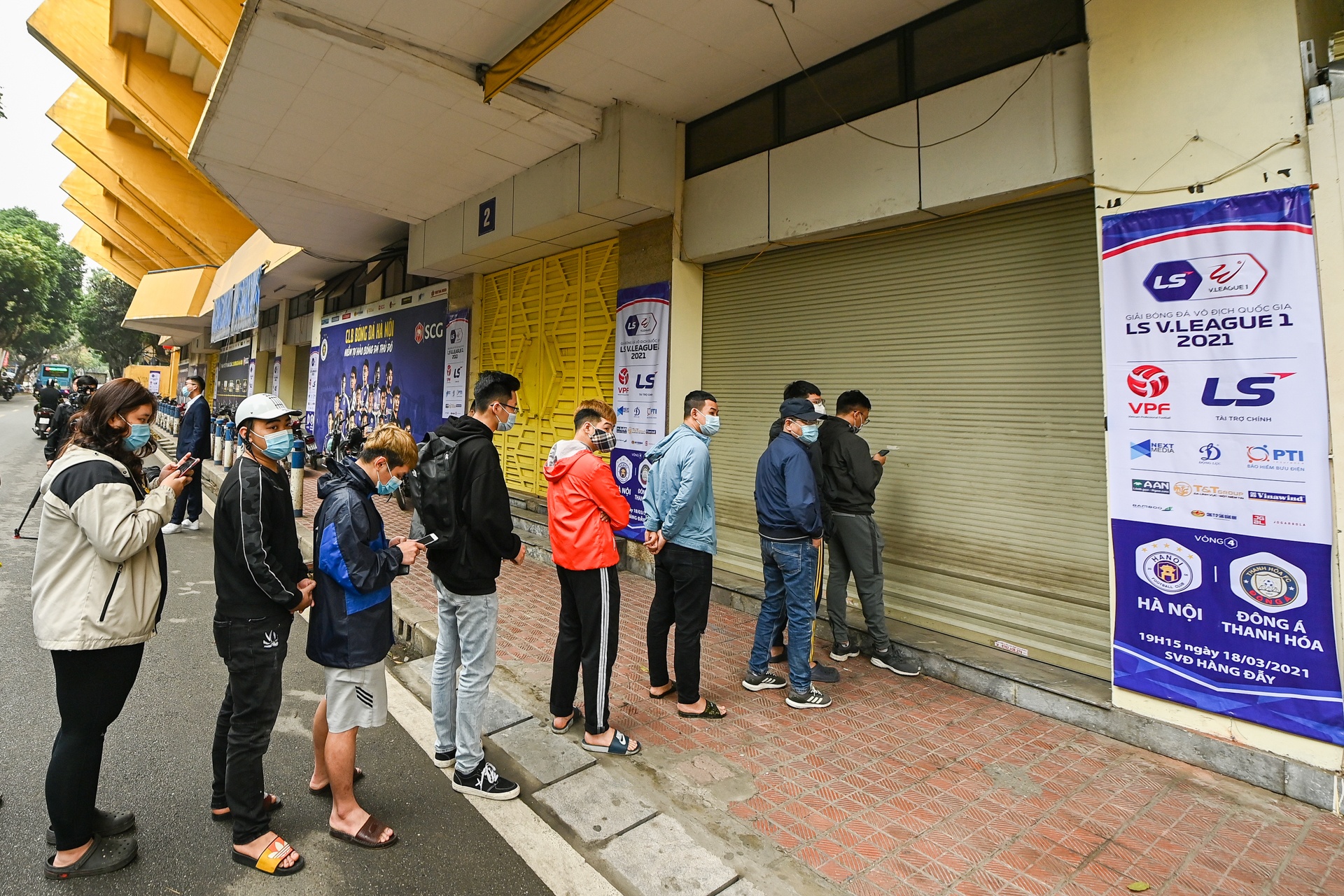 Phun khu khuan san Hang Day anh 9