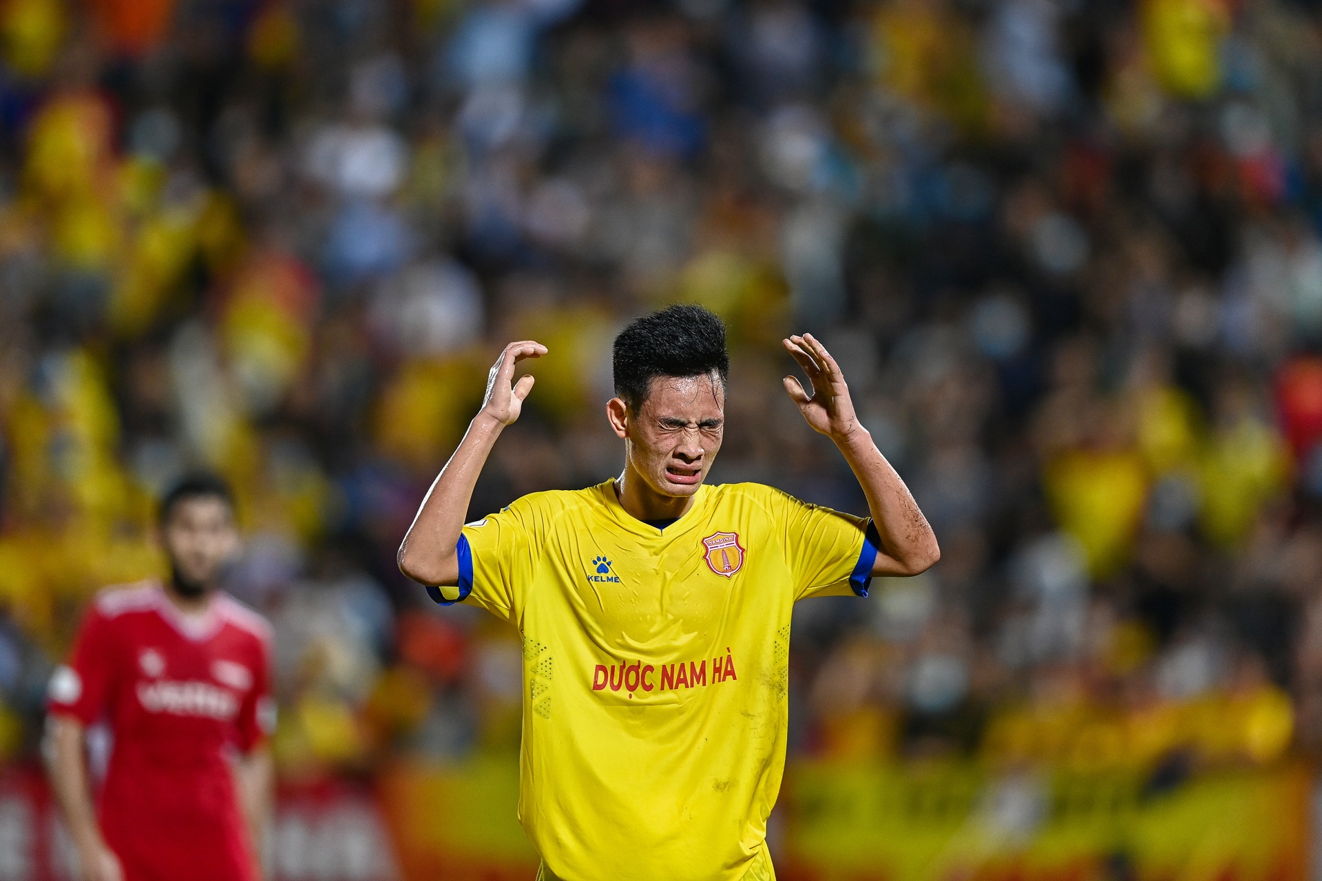 Trong Hoang toa sang Viettel danh bai Nam Dinh anh 11