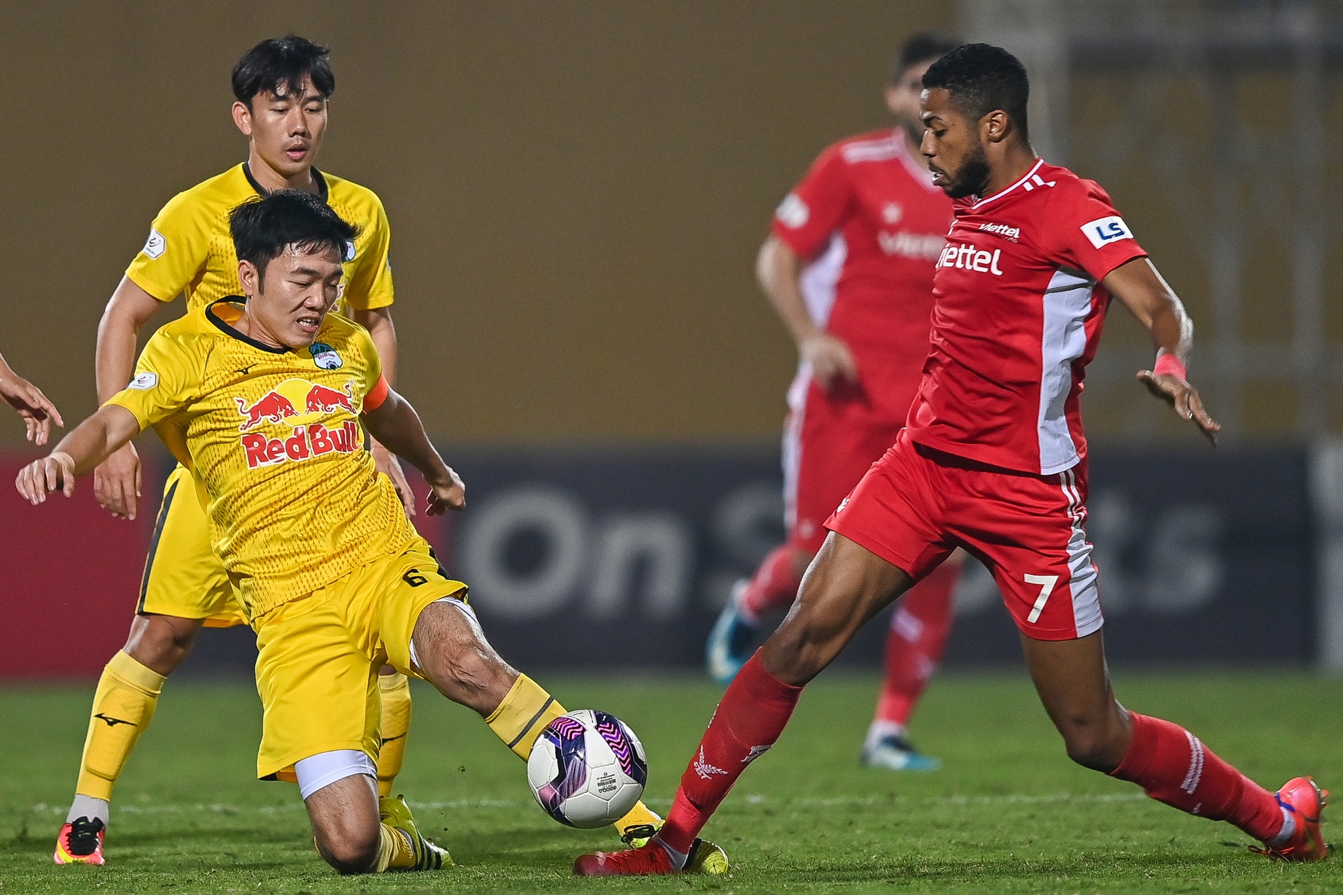 Cong Phuong Van Thanh ghi ban anh 1