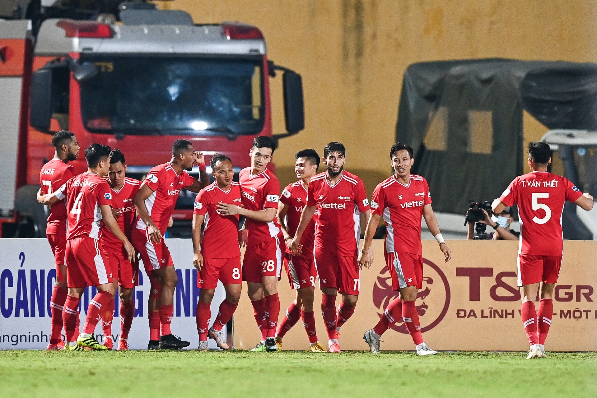 Hai the do tran derby Thu do anh 2