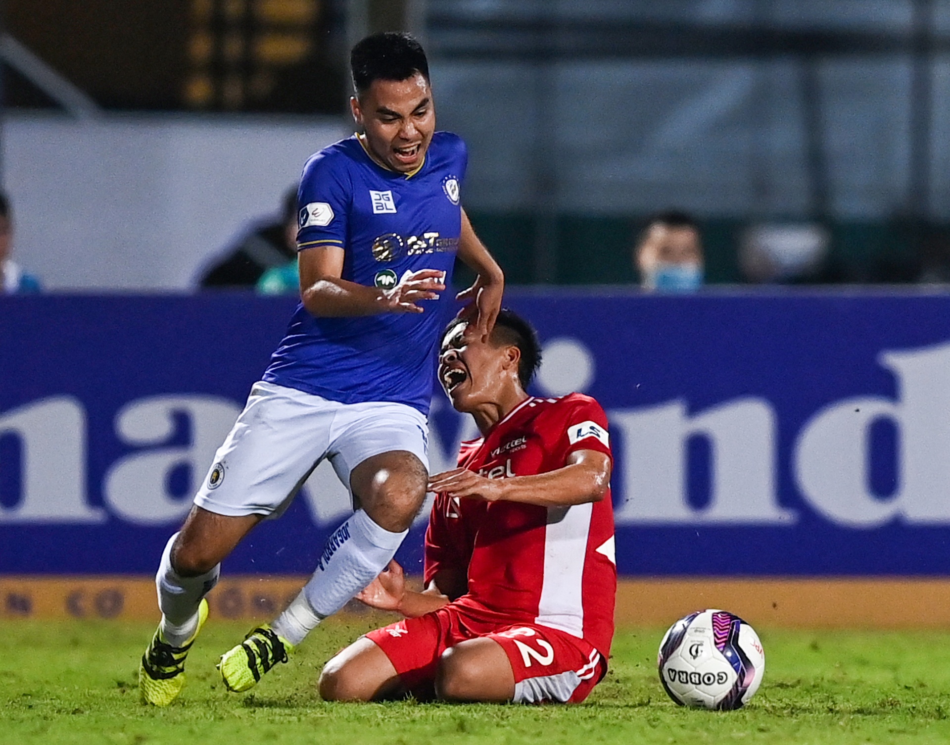 Hai the do tran derby Thu do anh 5