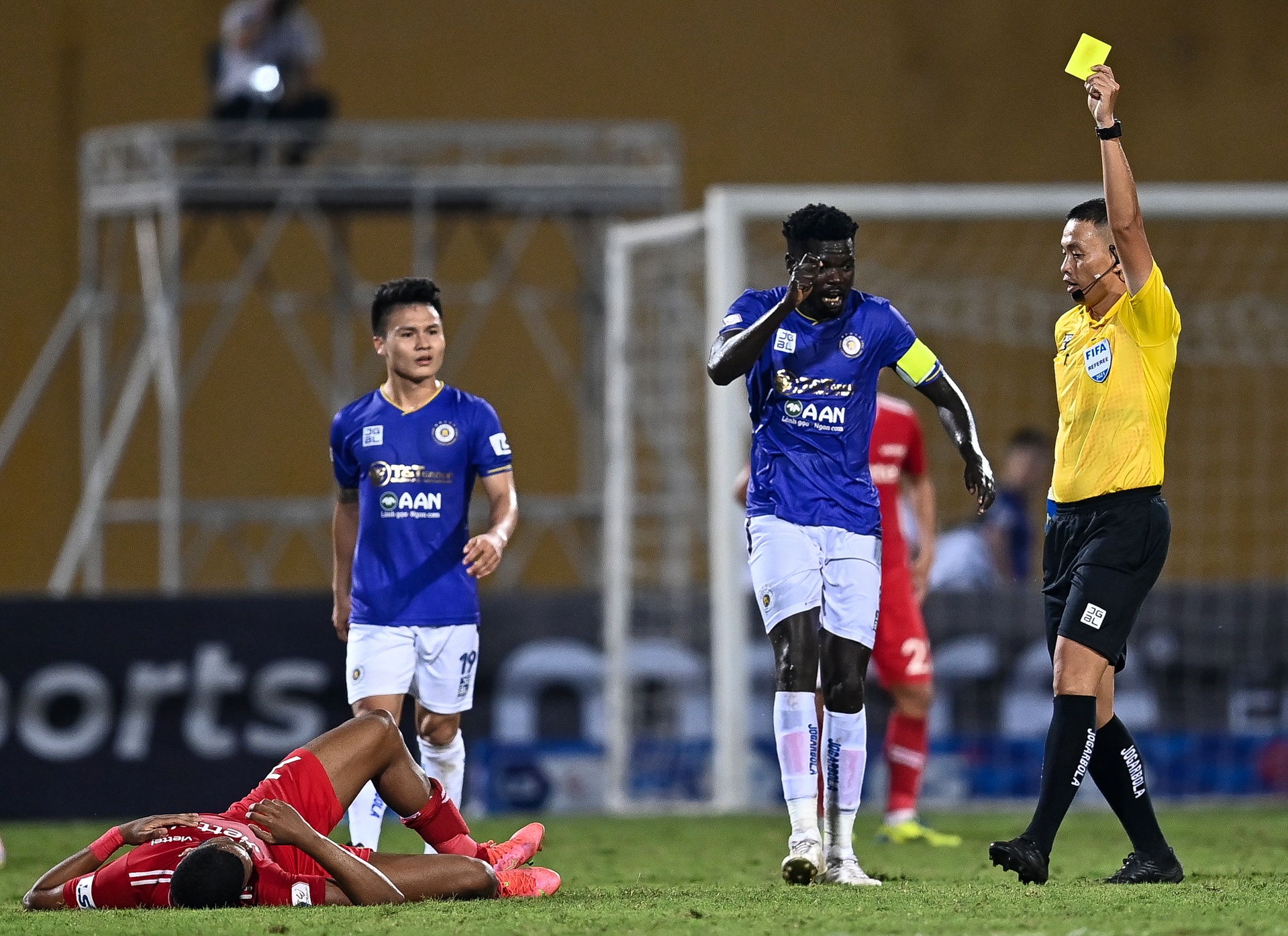 Hai the do tran derby Thu do anh 7