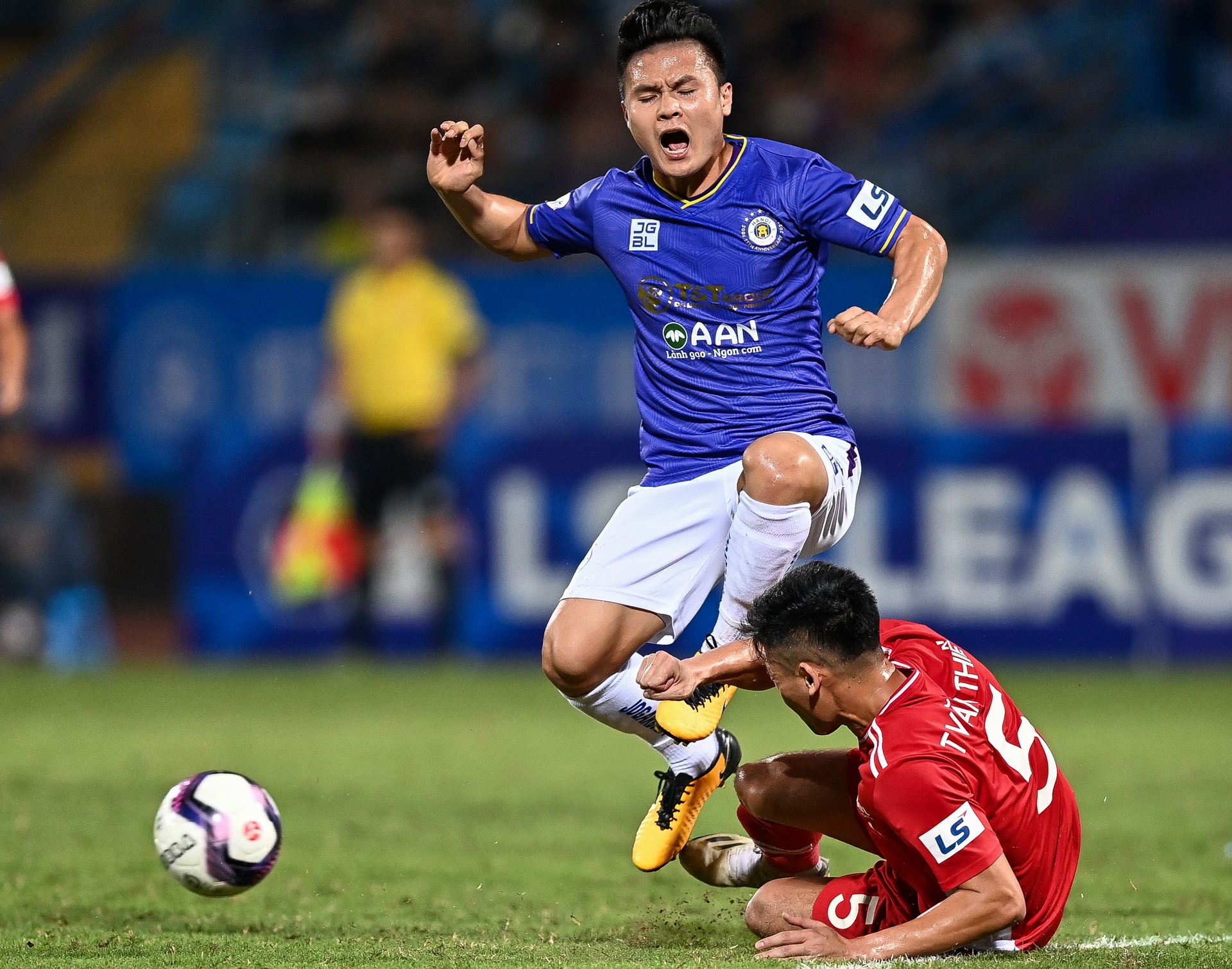 Hai the do tran derby Thu do anh 9