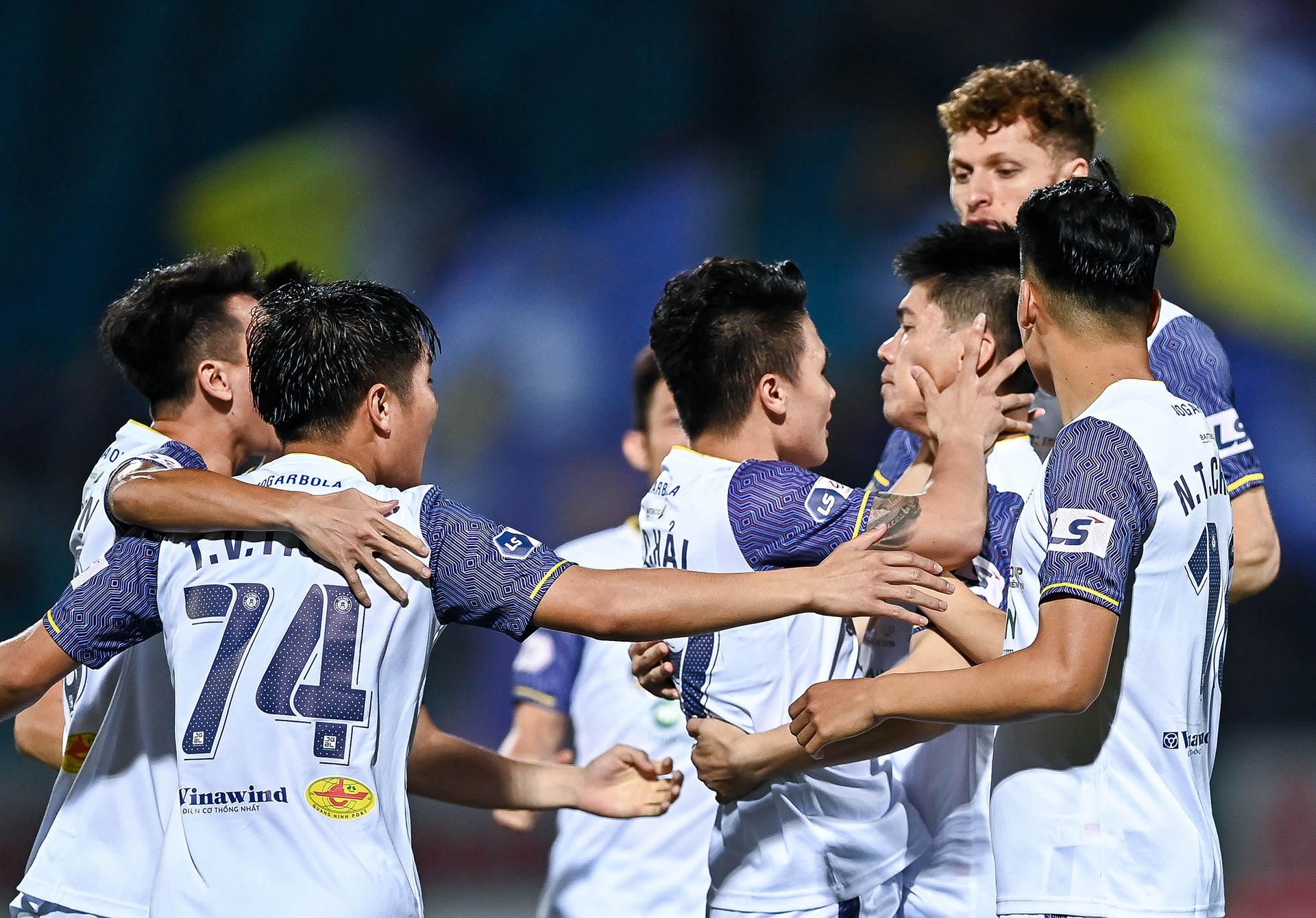 Quang Hai an mung sinh nhat lan thu 24 anh 2