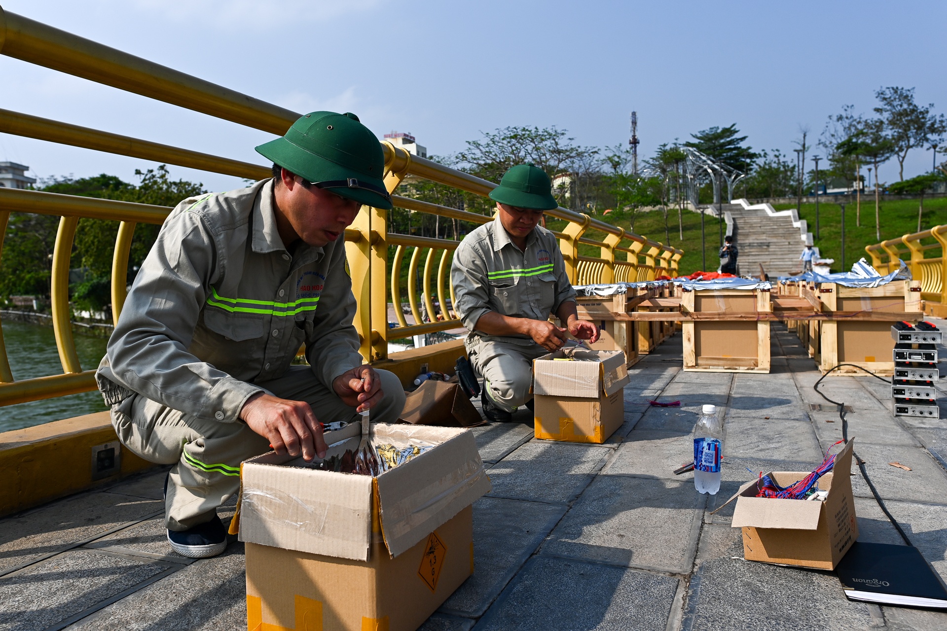 Ban phao hoa ky niem ngay gio to anh 4