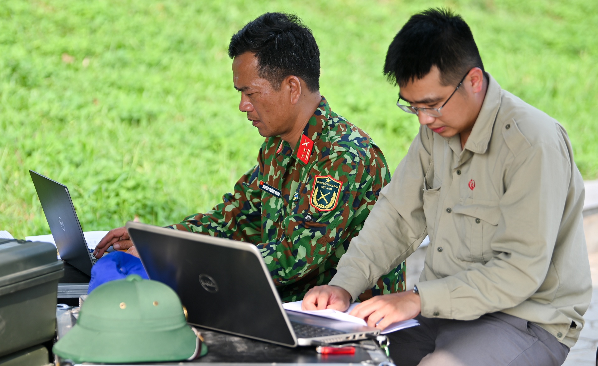 Ban phao hoa ky niem ngay gio to anh 9