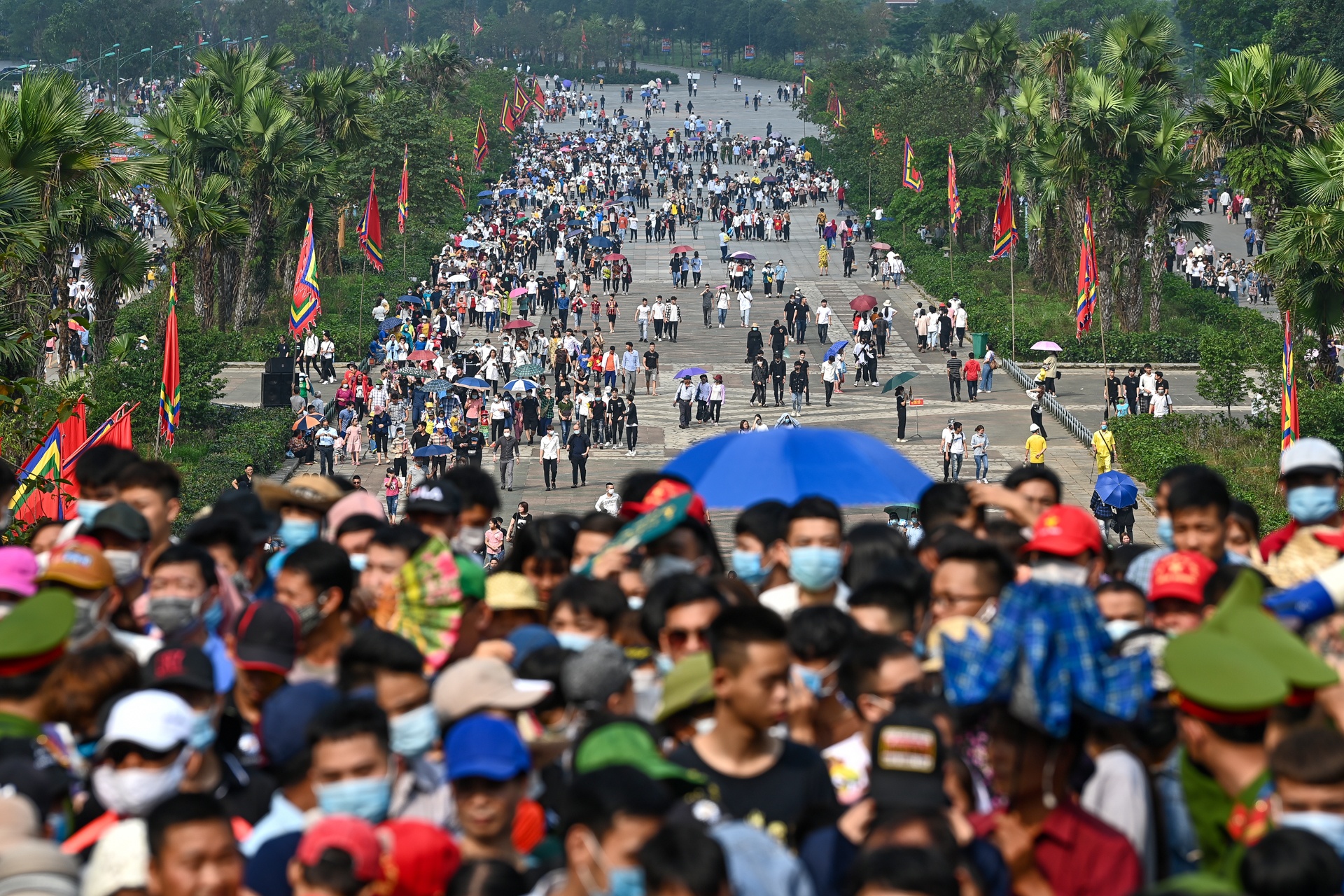 le hoi Den Hung anh 10