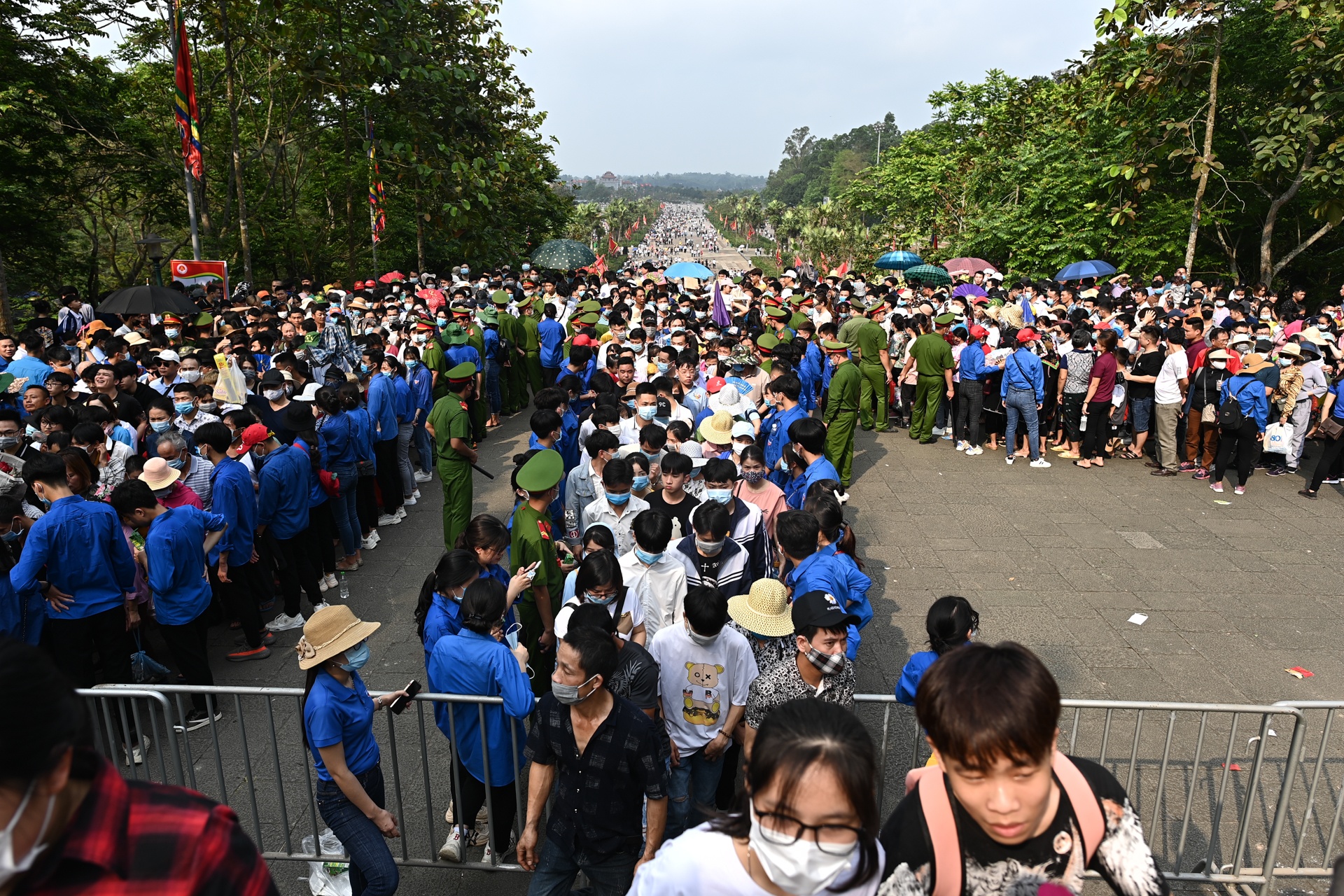 le hoi Den Hung anh 2