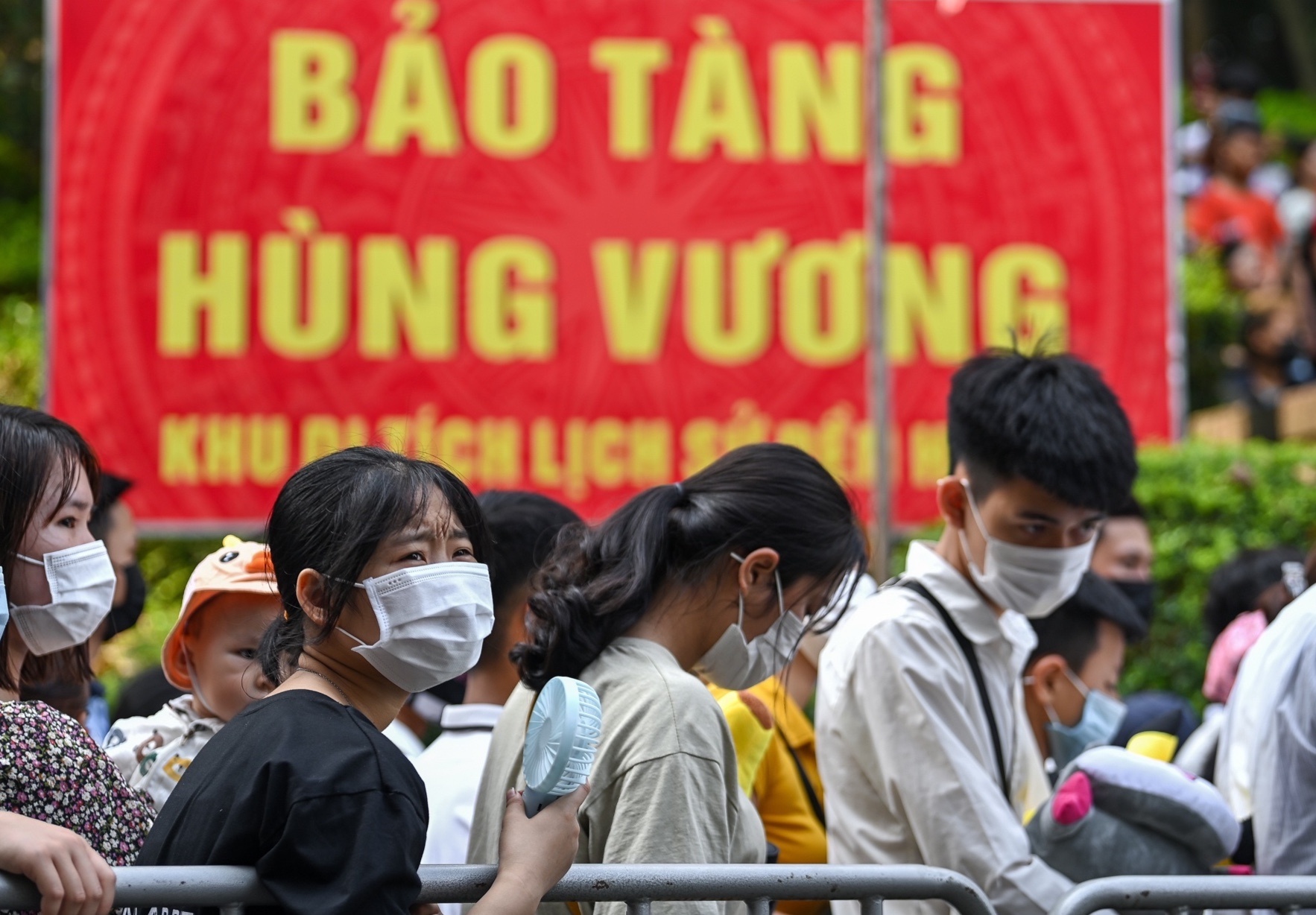 le hoi Den Hung anh 3