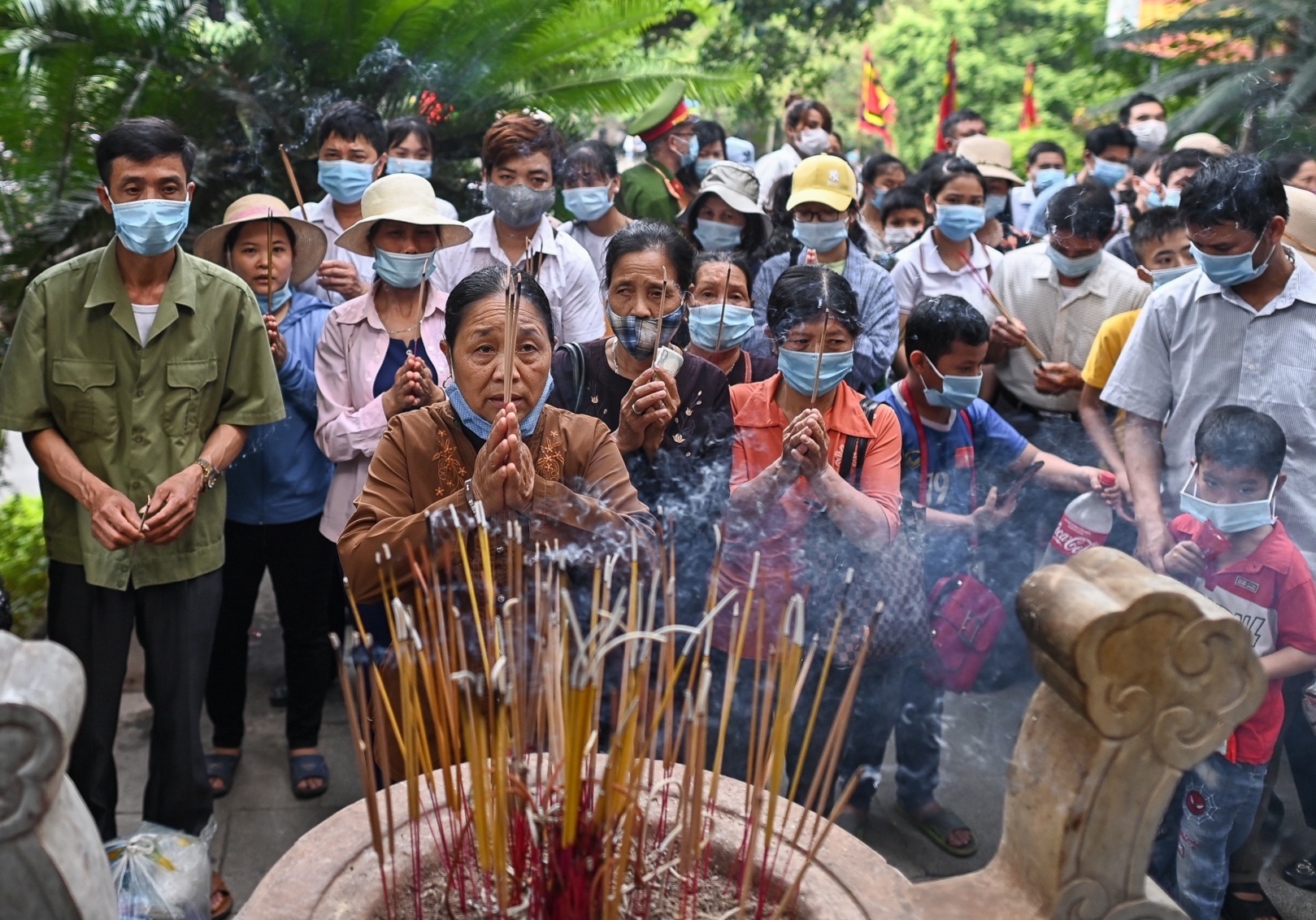 le hoi Den Hung anh 6