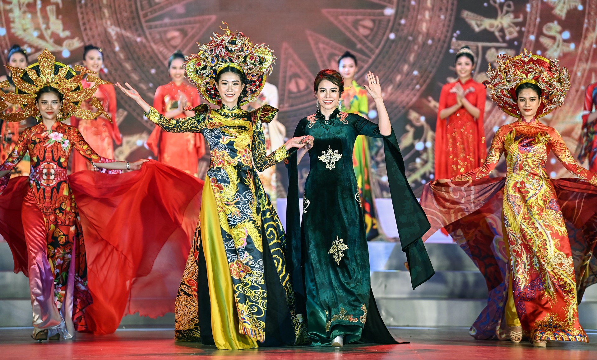 Phao hoa khai hoi gio to Hung Vuong anh 4