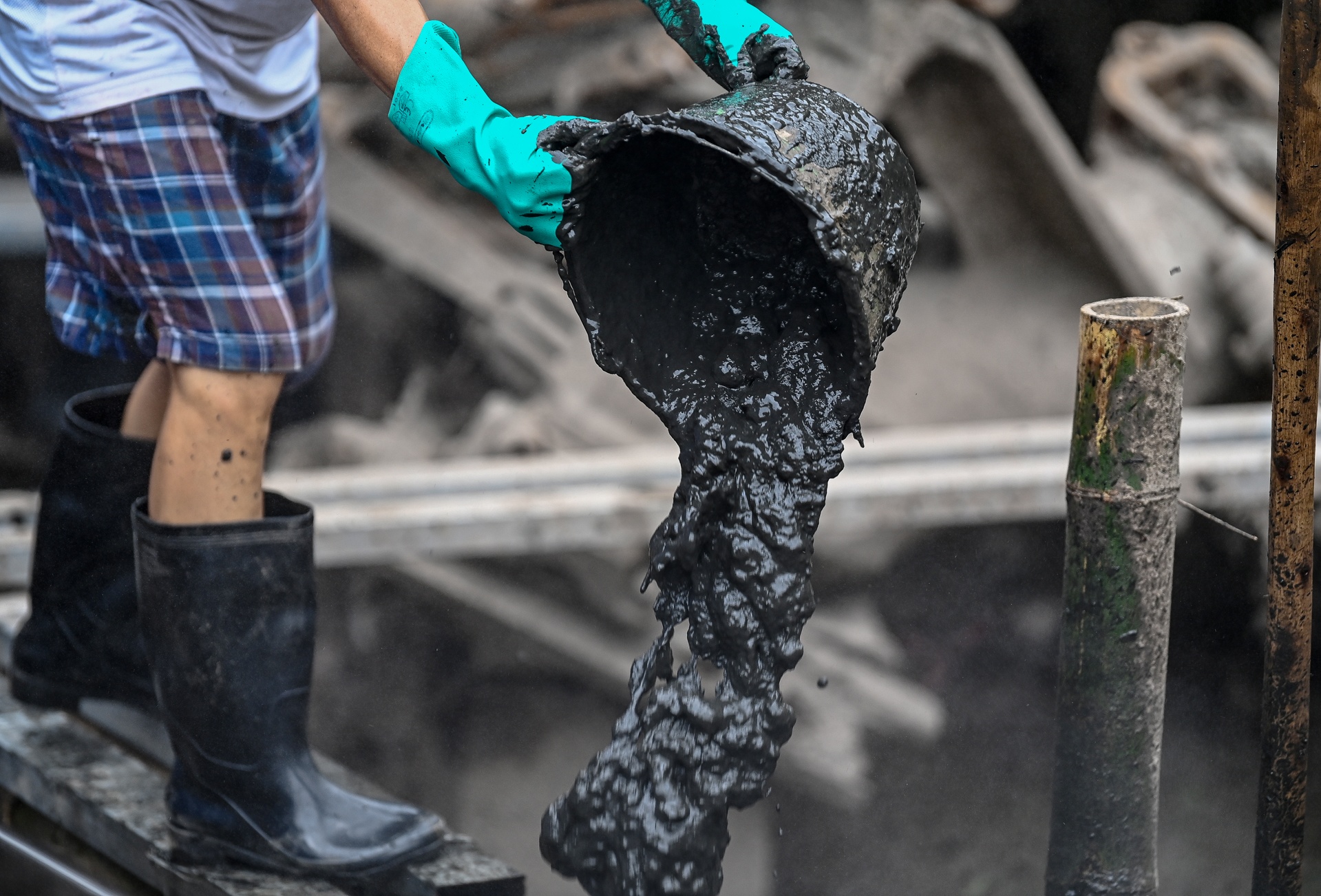 Cai tao ho chua xac may bay B52 anh 6