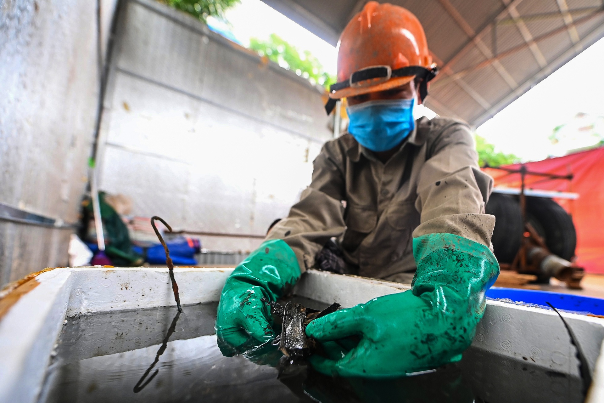 Cai tao ho chua xac may bay B52 anh 9