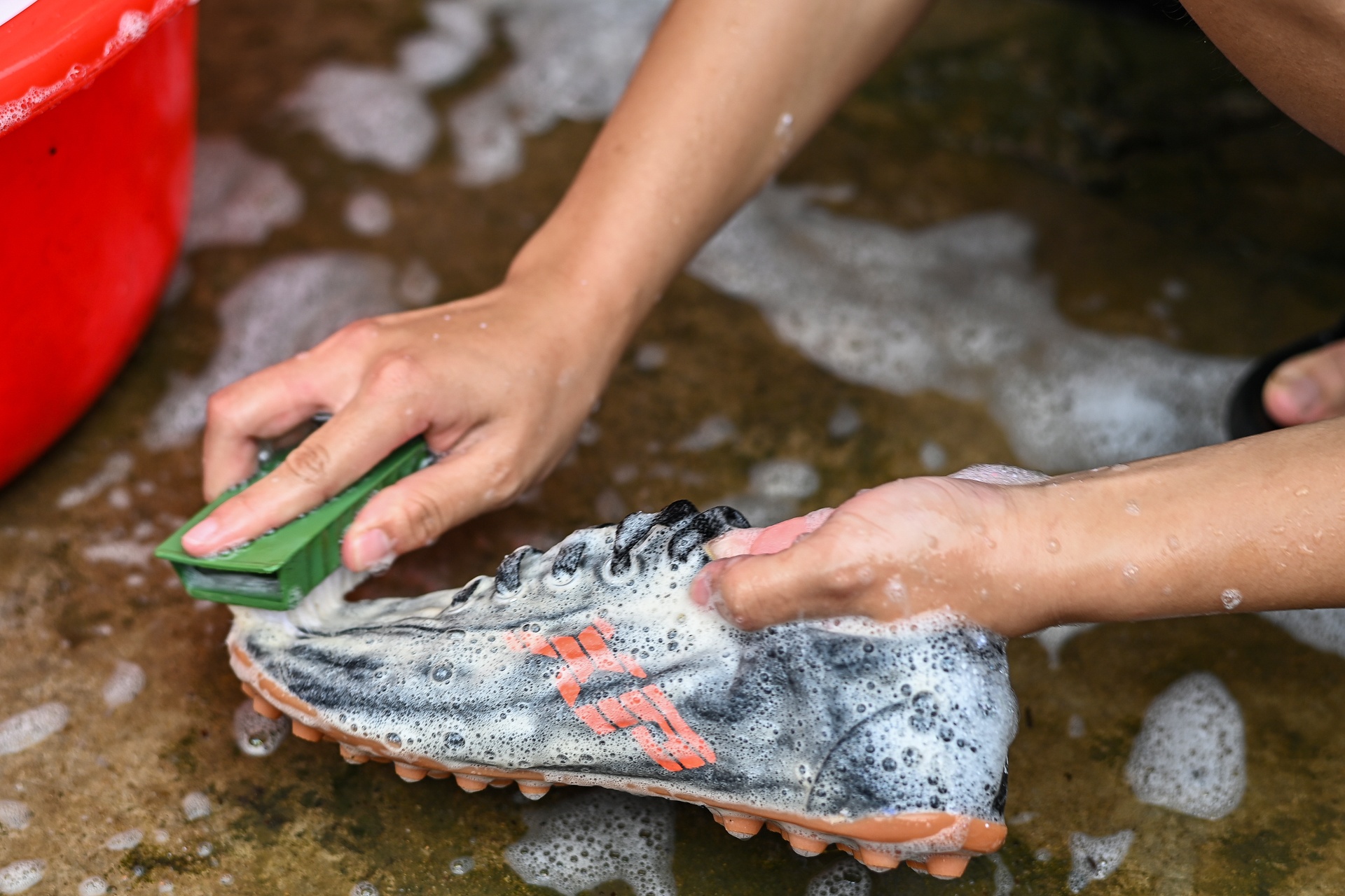 Thieu nu dan toc mac vay da bong anh 22