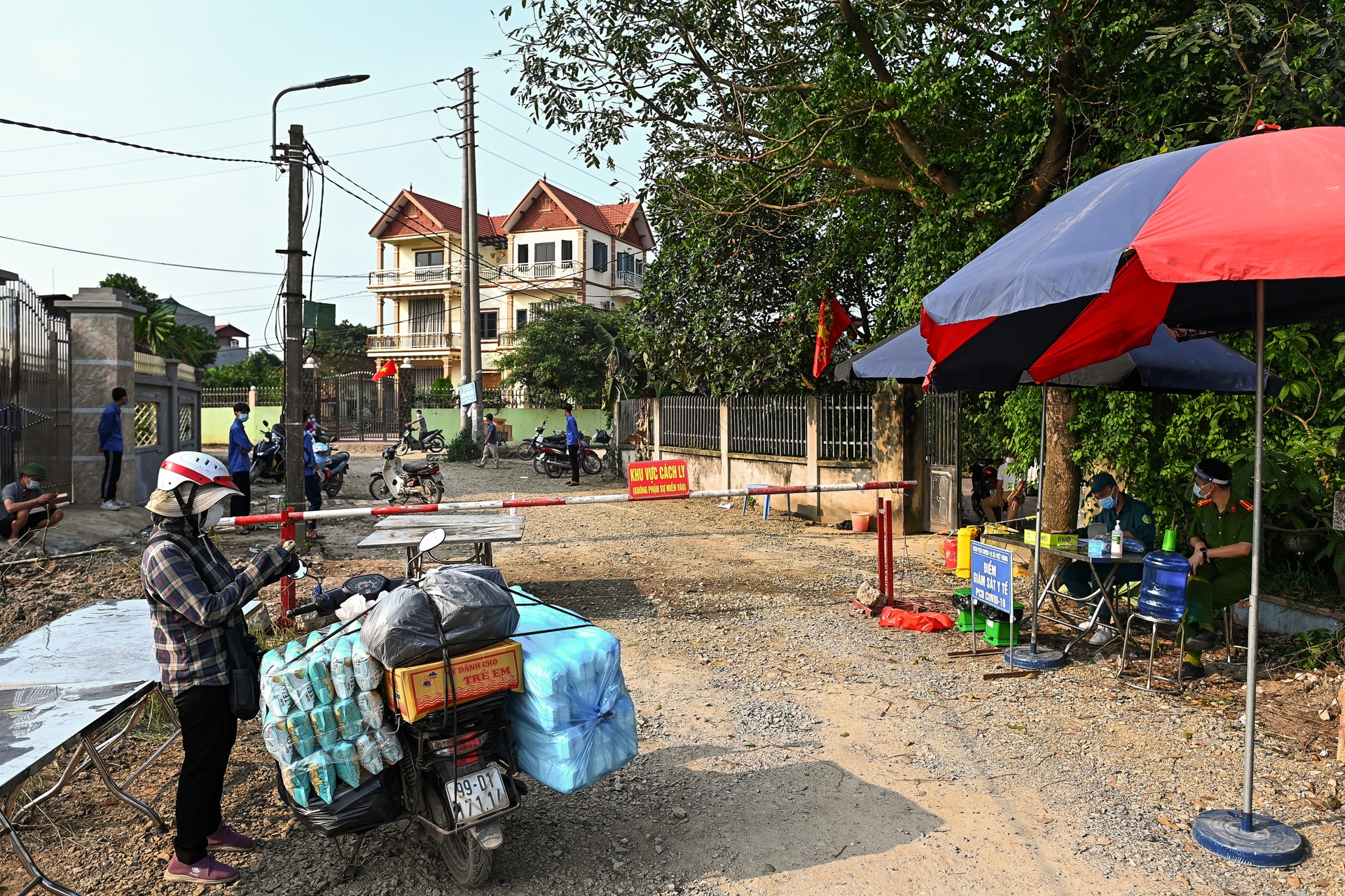 Cach ly khu dan cu o Ha Noi anh 1