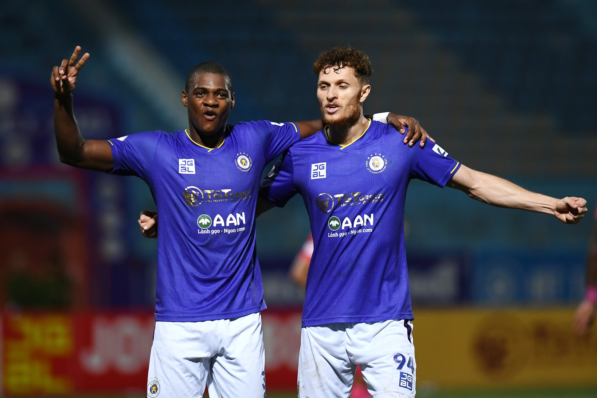 Ngoai binh Ha Noi toa sang anh 10