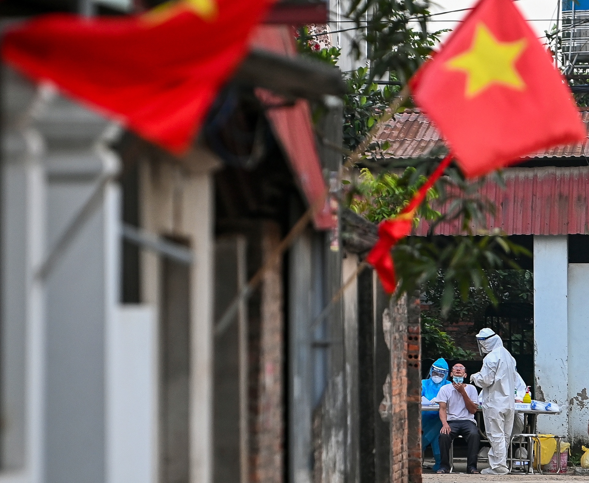 Hà Nội: Xét nghiệm truy tìm virus SARS-CoV-2 ảnh 9 Ha Noi: Xet nghiem truy tim virus SARS-CoV-2 anh 9