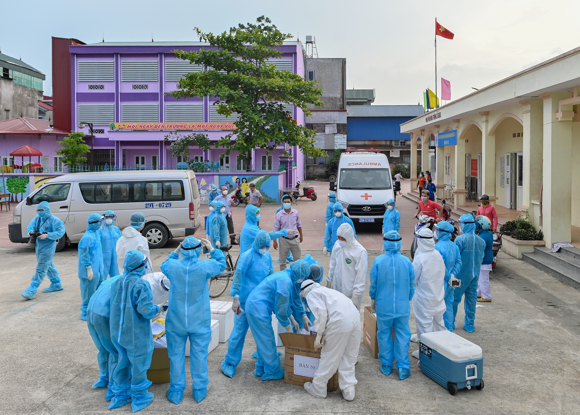 dịch Covid-19 bùng phát ảnh 1 dich Covid-19 bung phat anh 1