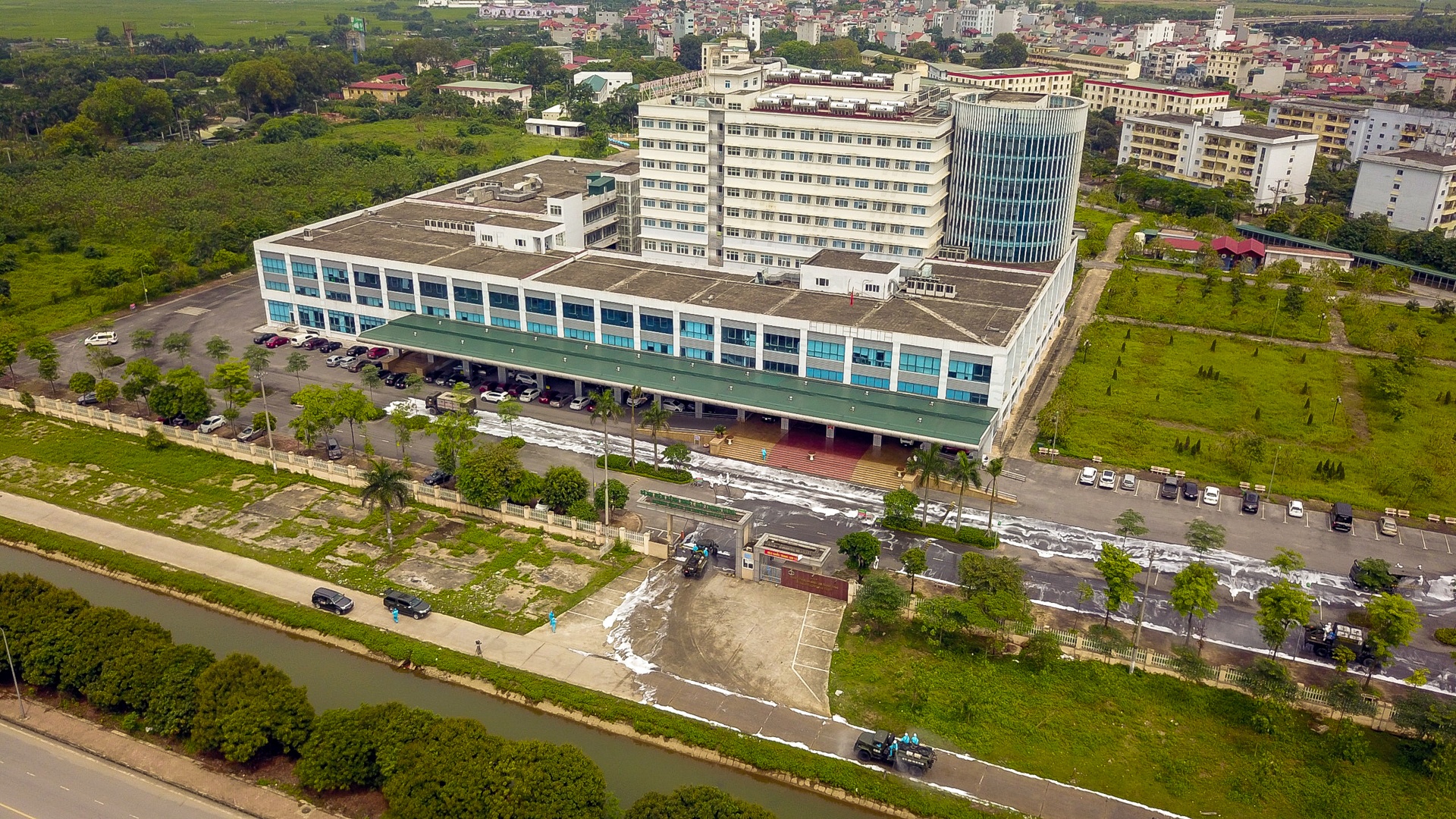 Quan doi khu trung Benh vien nhiet doi trung uong anh 1