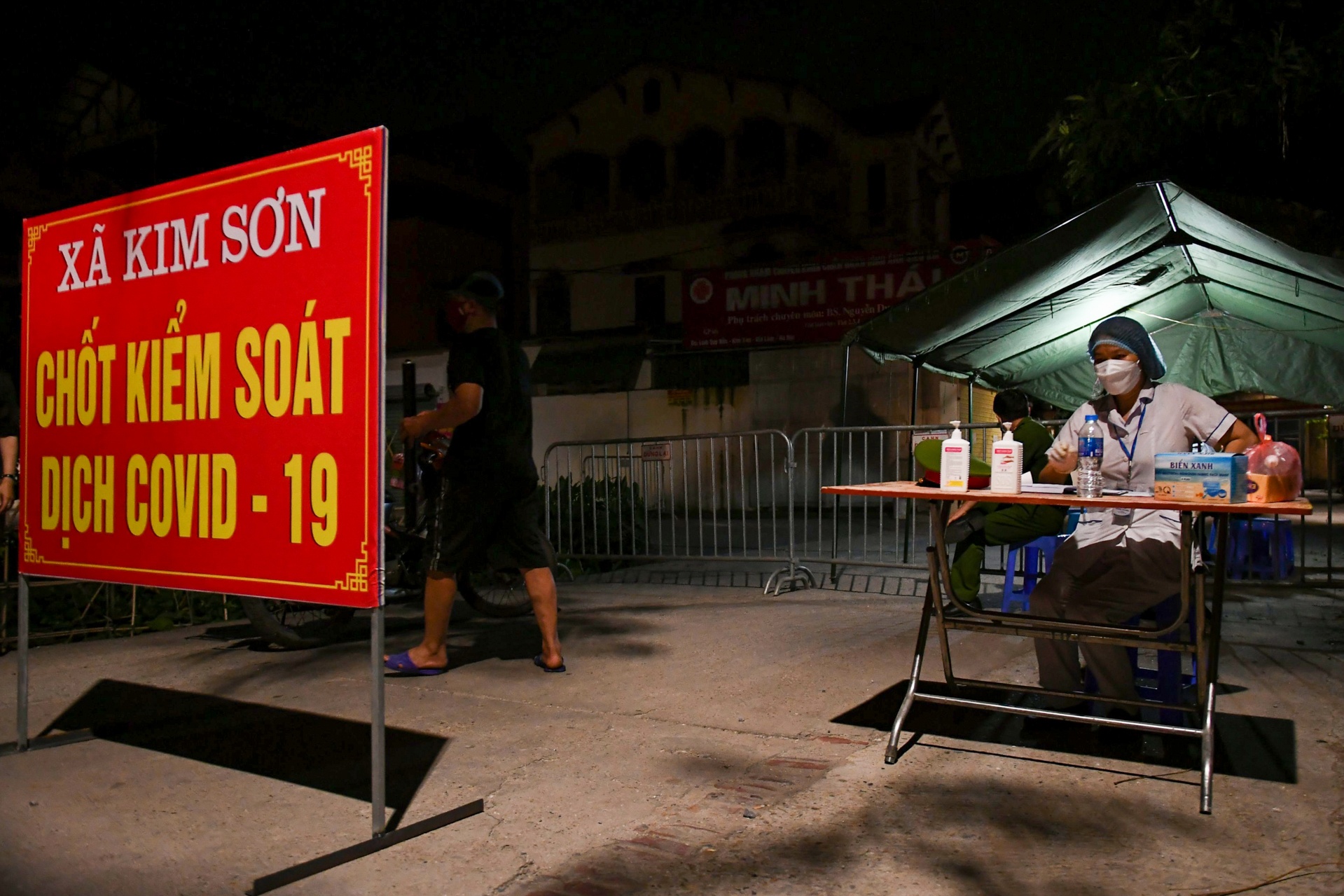 Phong toa 4 thon o Ha Noi anh 3