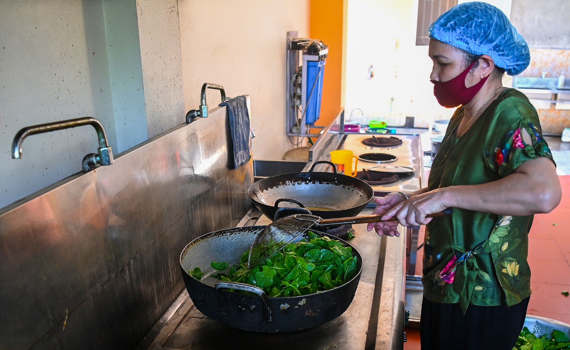 Phat tu nau com mien phi tang benh nhan K anh 3