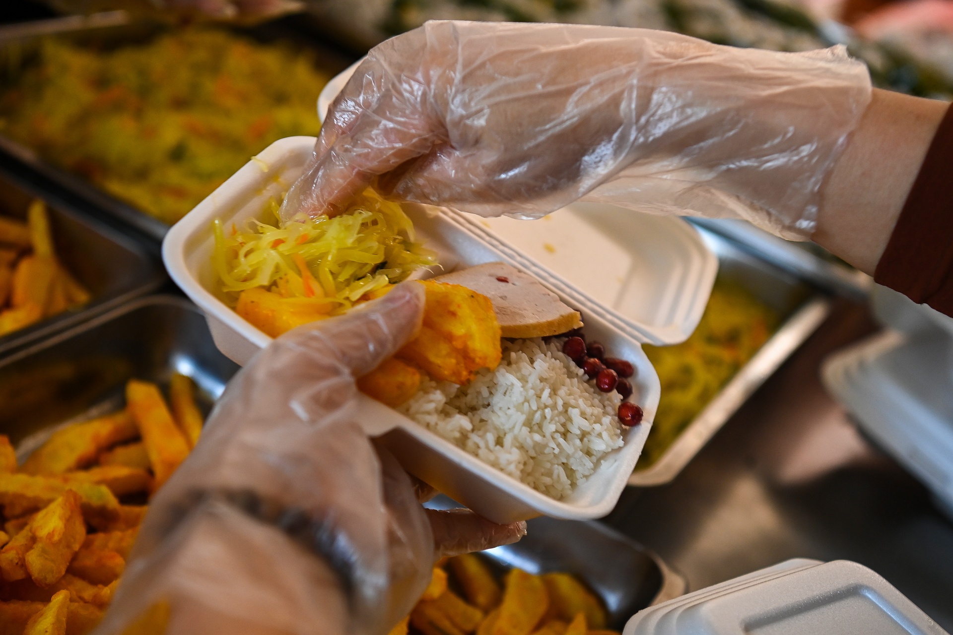 Phat tu nau com mien phi tang benh nhan K anh 4