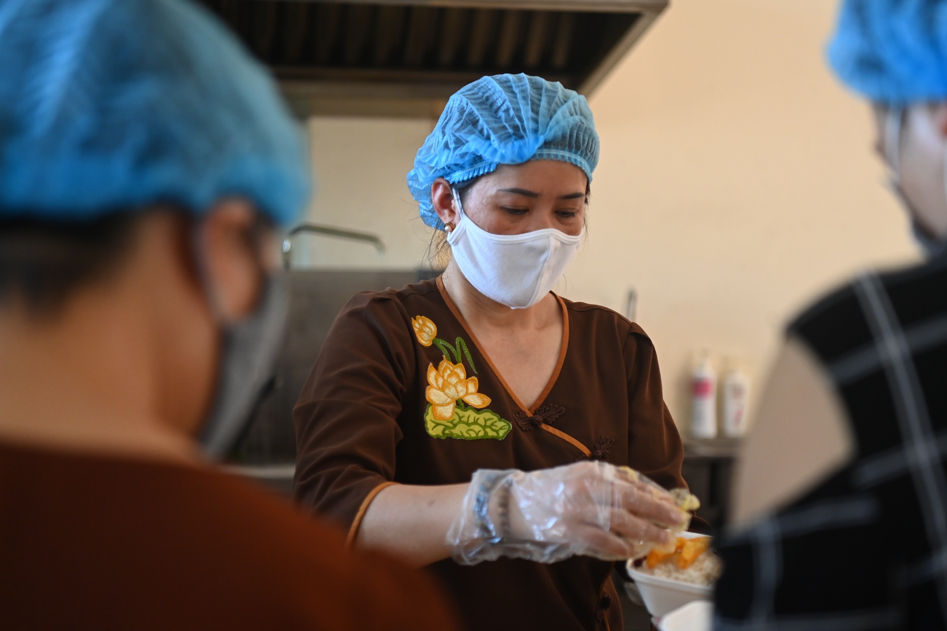 Phat tu nau com mien phi tang benh nhan K anh 5