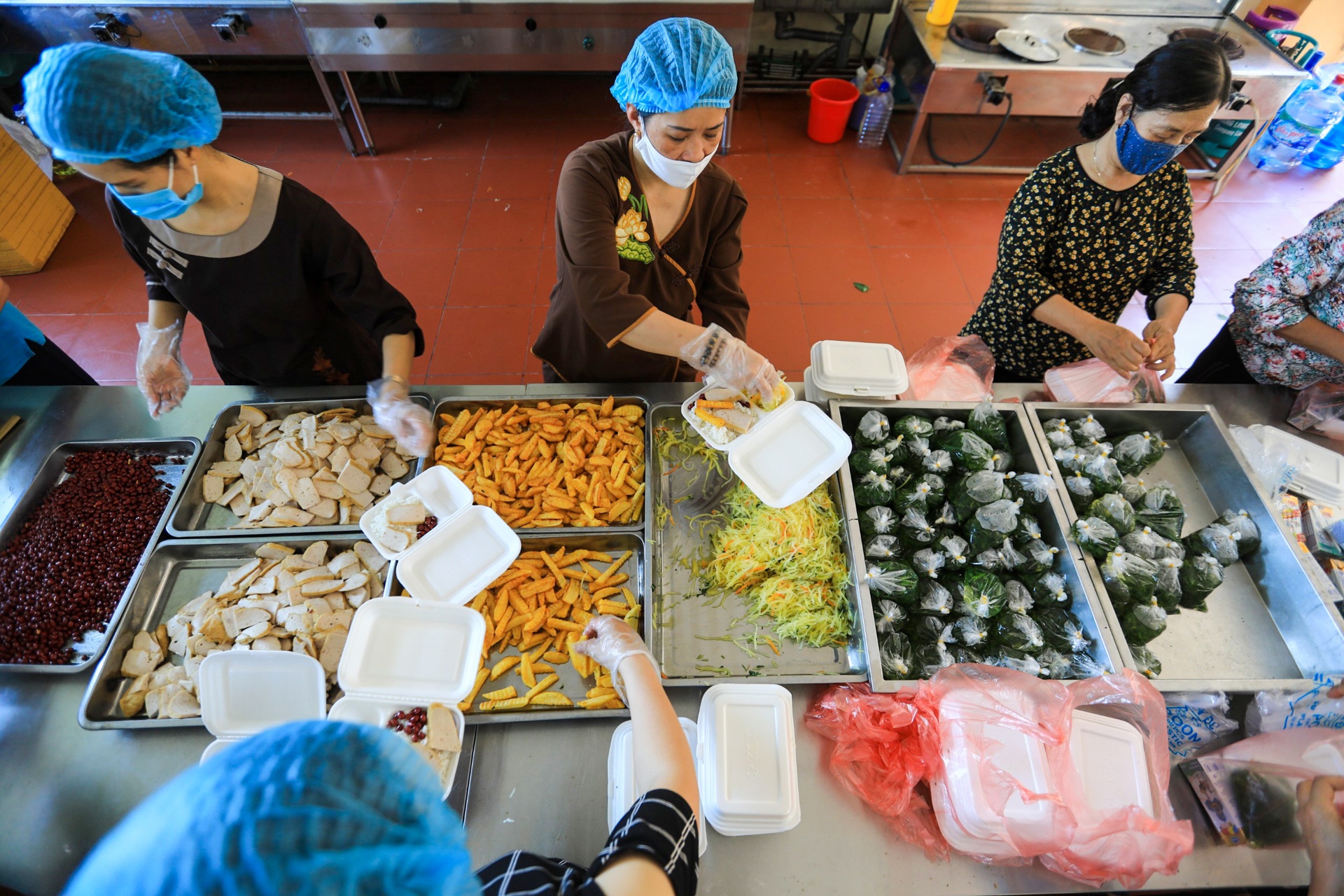 Phat tu nau com mien phi tang benh nhan K anh 6