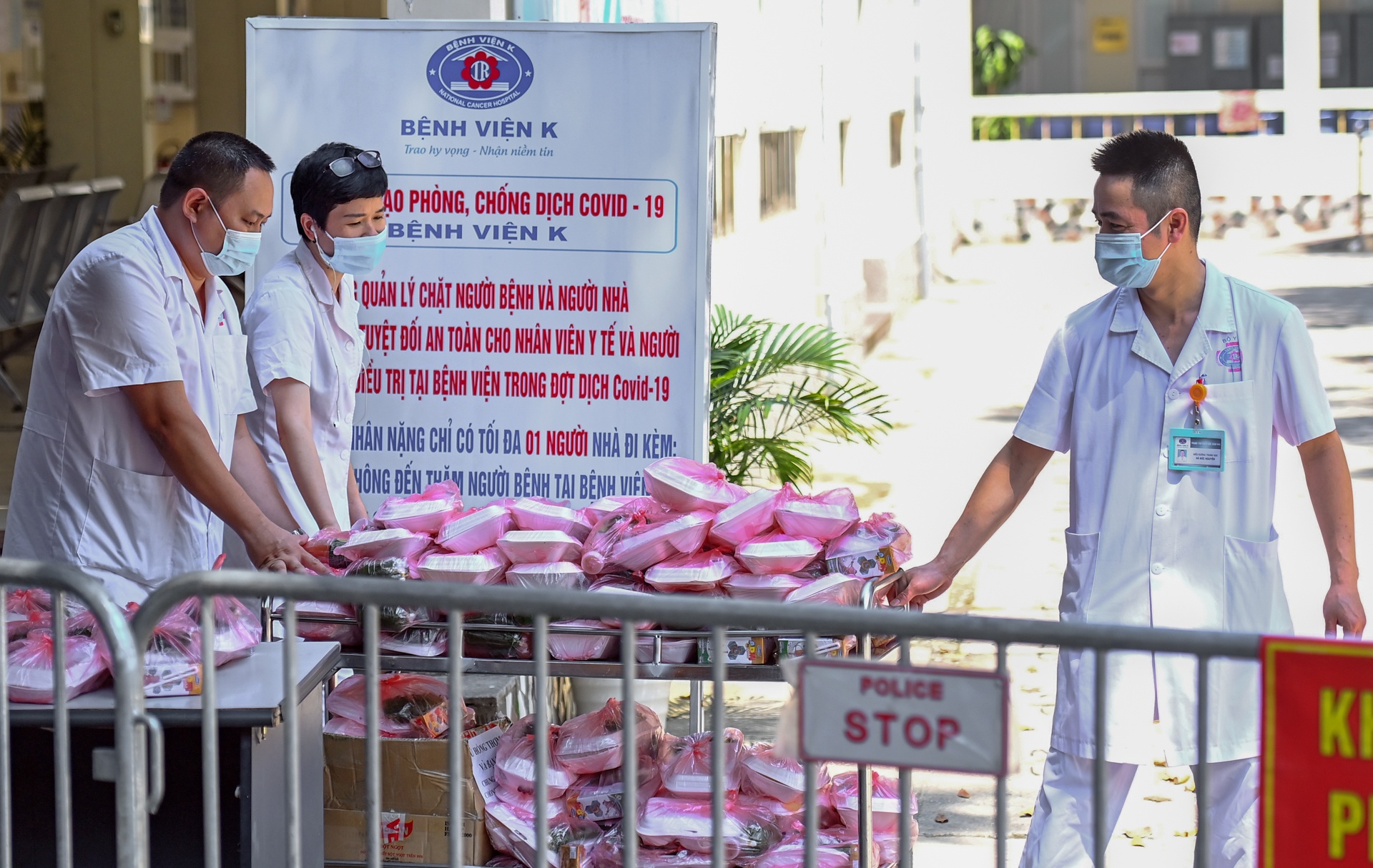 Phat tu nau com mien phi tang benh nhan K anh 8