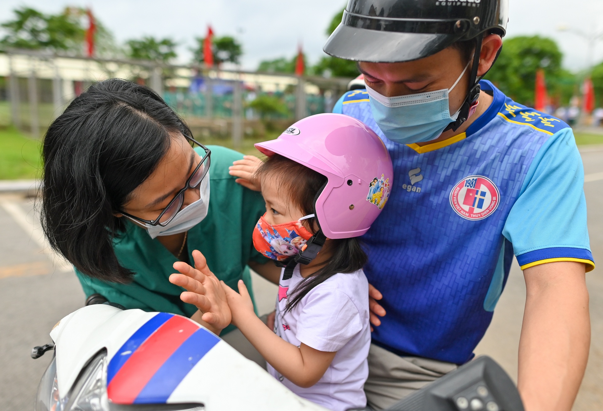 Bac si tinh nguyen vao tam dich Bac Giang anh 1