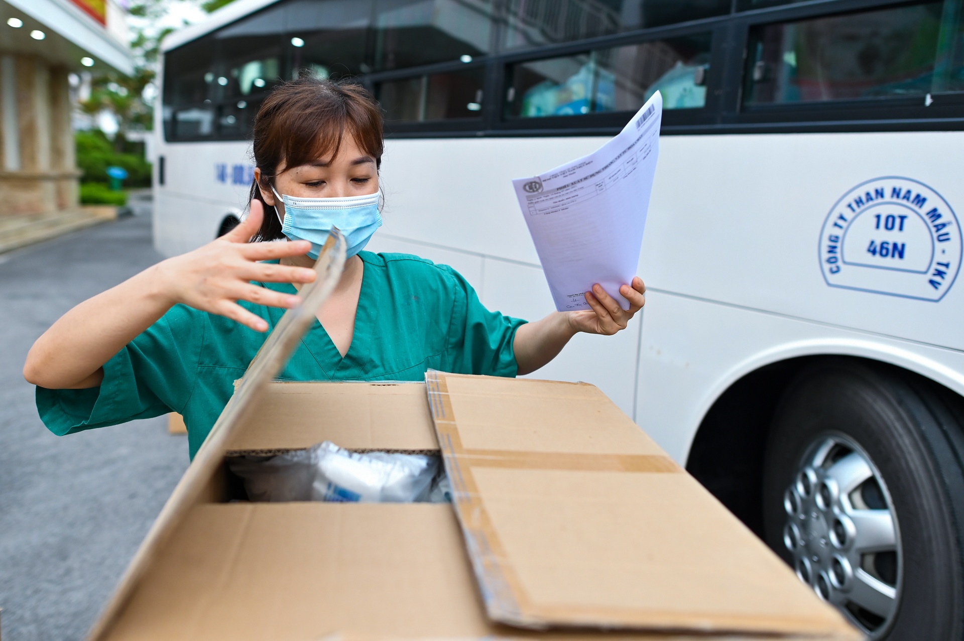 Bac si tinh nguyen vao tam dich Bac Giang anh 8