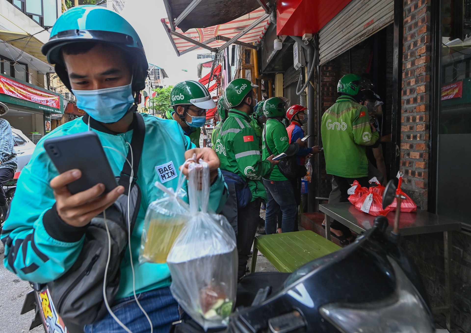 Dong cua dich vu phong dich Covid-19 anh 10