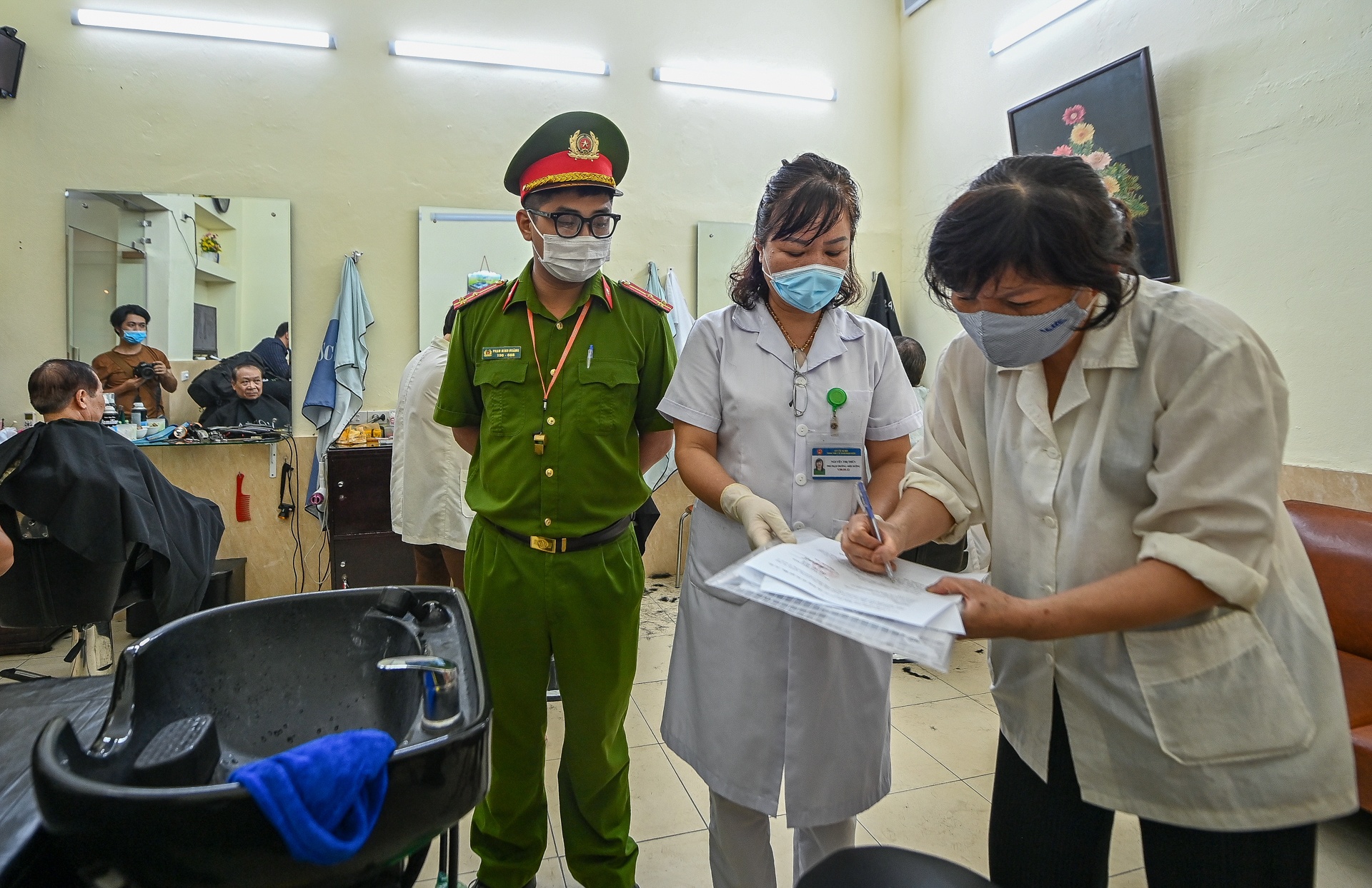 Dong cua dich vu phong dich Covid-19 anh 7