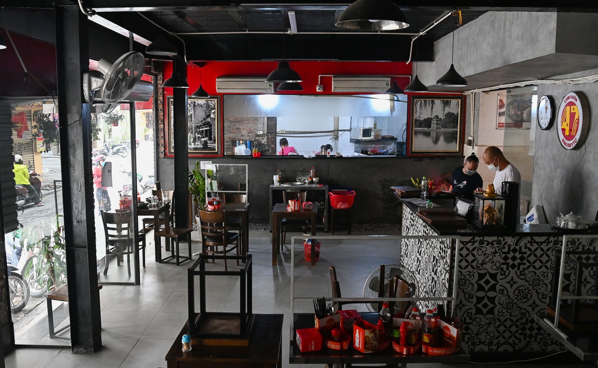 Dong cua dich vu phong dich Covid-19 anh 9