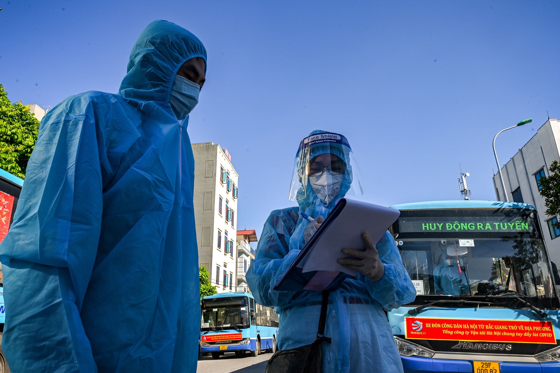 Ha Noi don cong dan tu Bac Giang anh 11