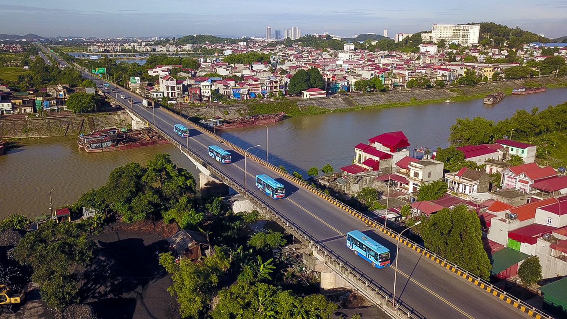 Ha Noi don cong dan tu Bac Giang anh 6