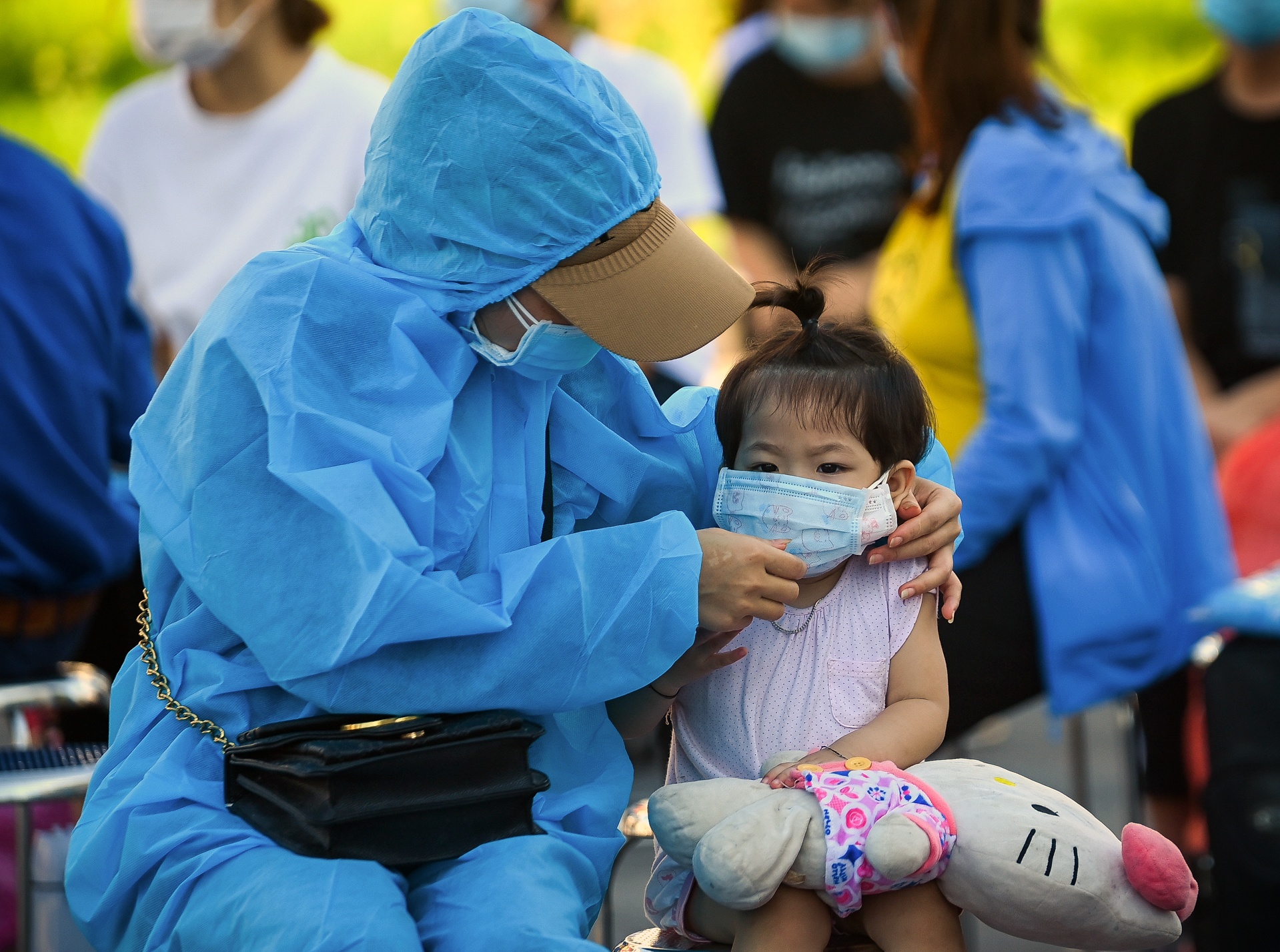 Ha Noi don cong dan tu Bac Giang anh 8