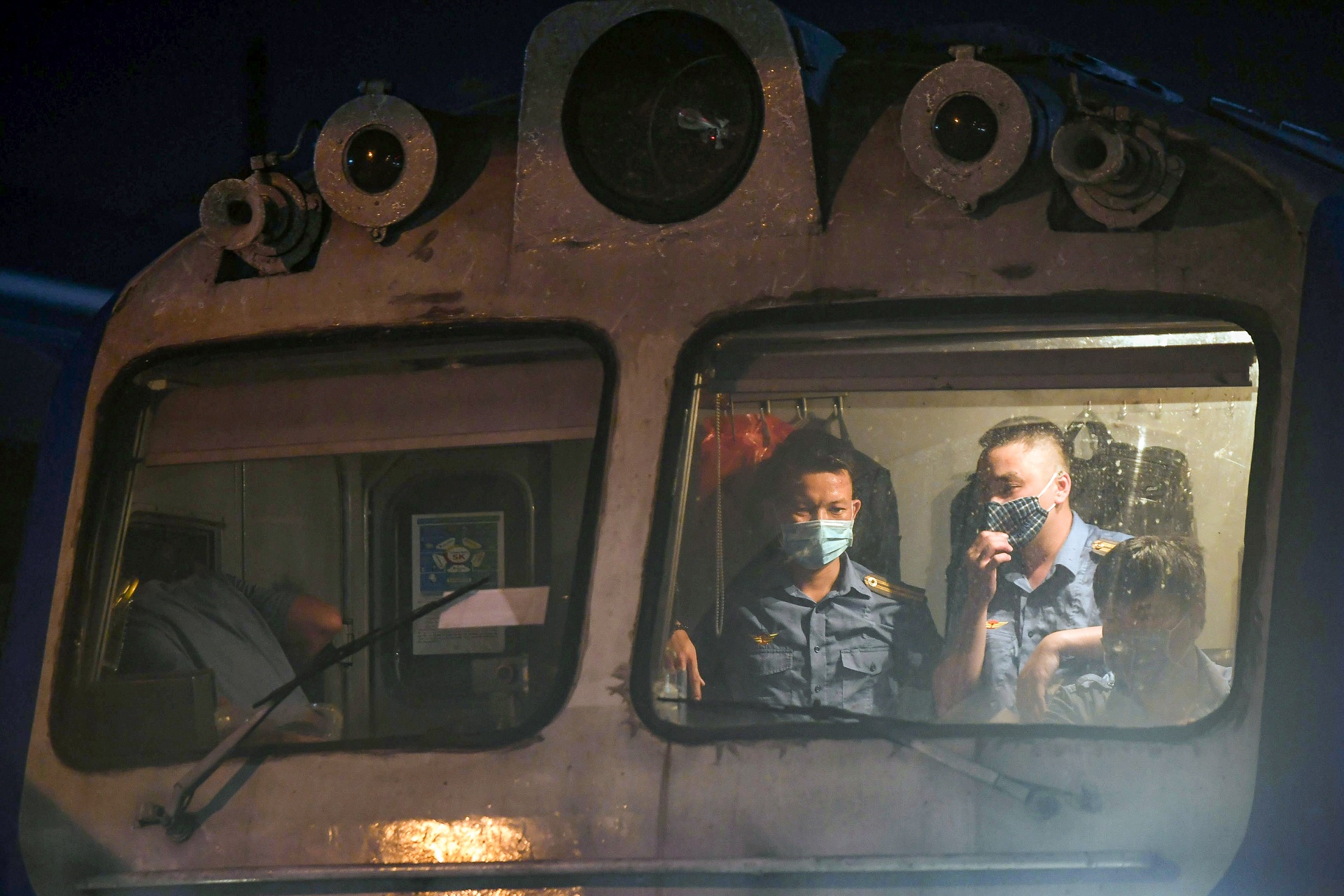 Tai khoi dong tau khach Bac Nam anh 10