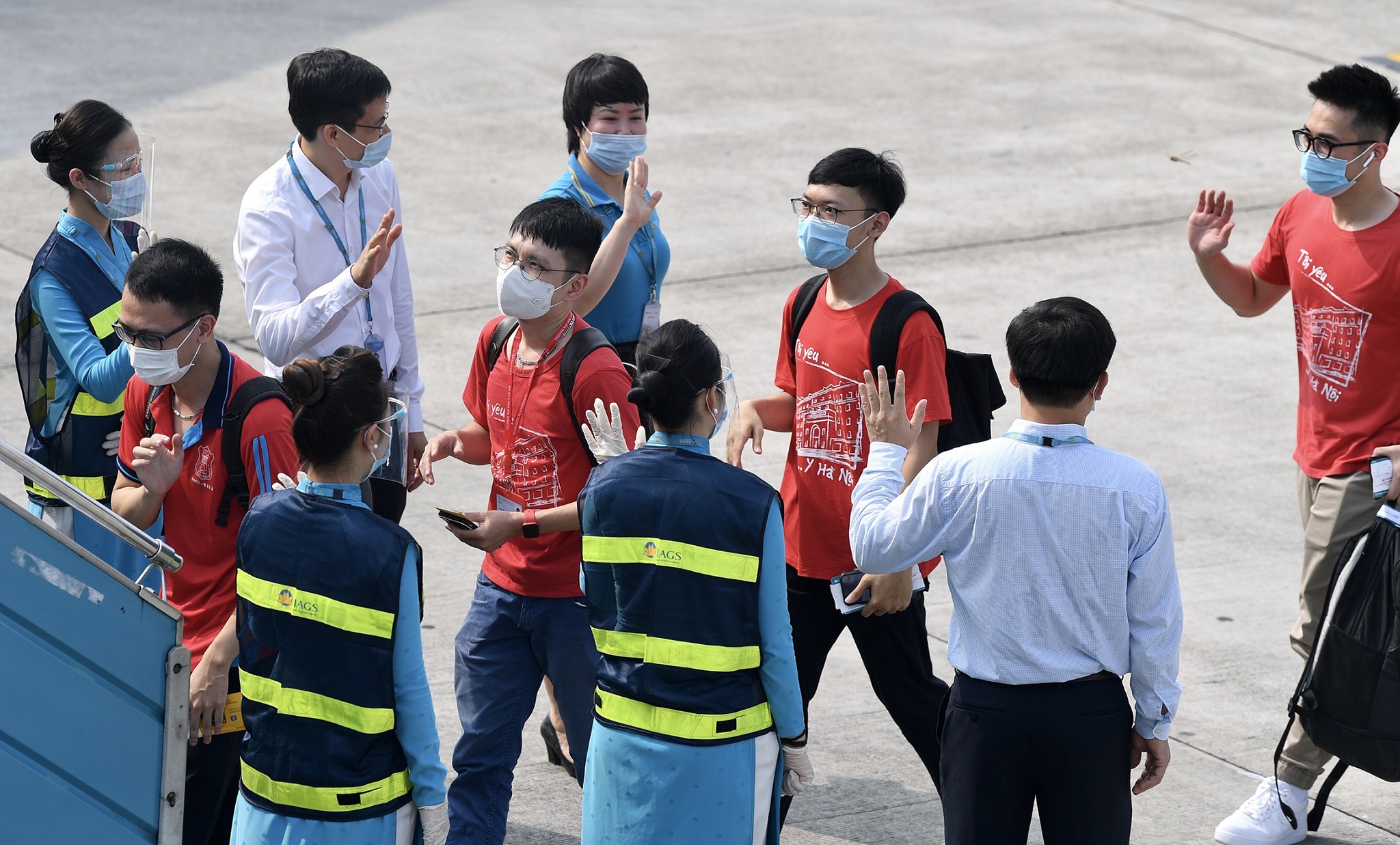 Sinh vien Dai hoc Y Ha Noi chi vien Binh Duong anh 5