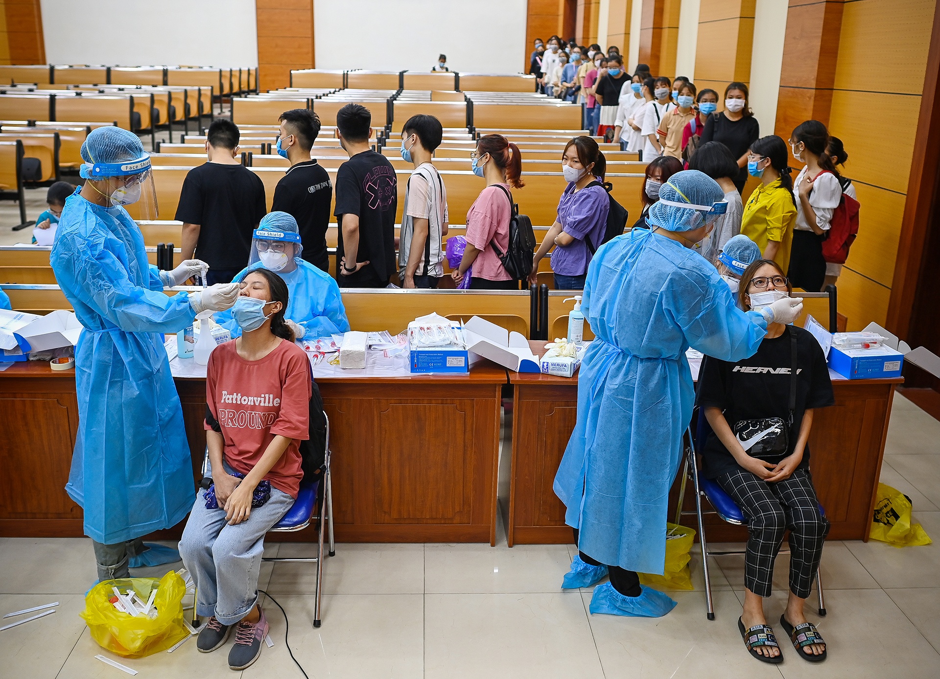 Sinh vien Dai hoc Y Ha Noi chi vien Binh Duong anh 2