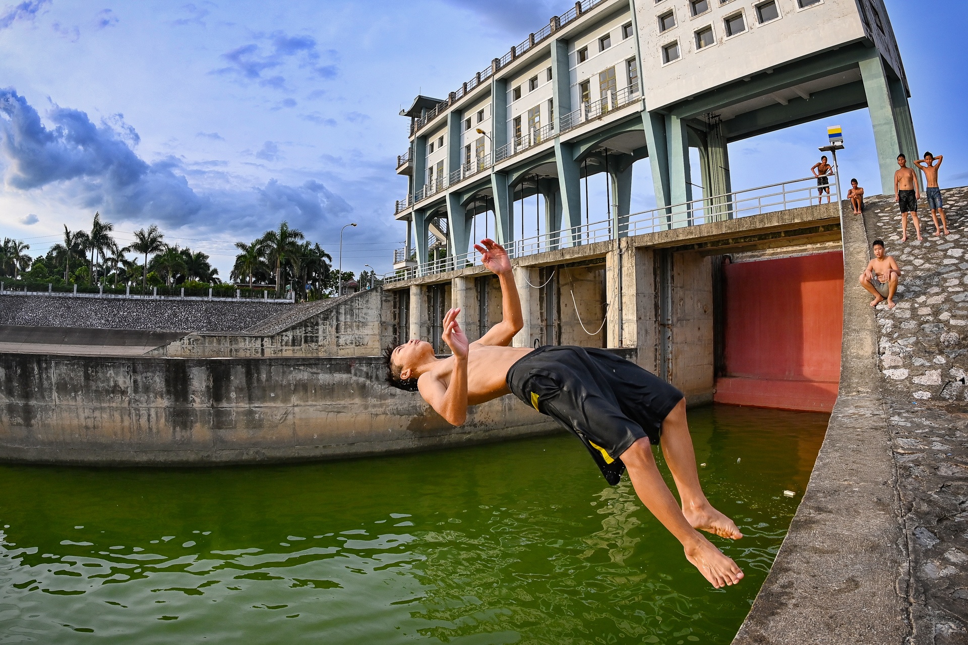 Tre em Ha Noi tam song giai nhiet anh 10