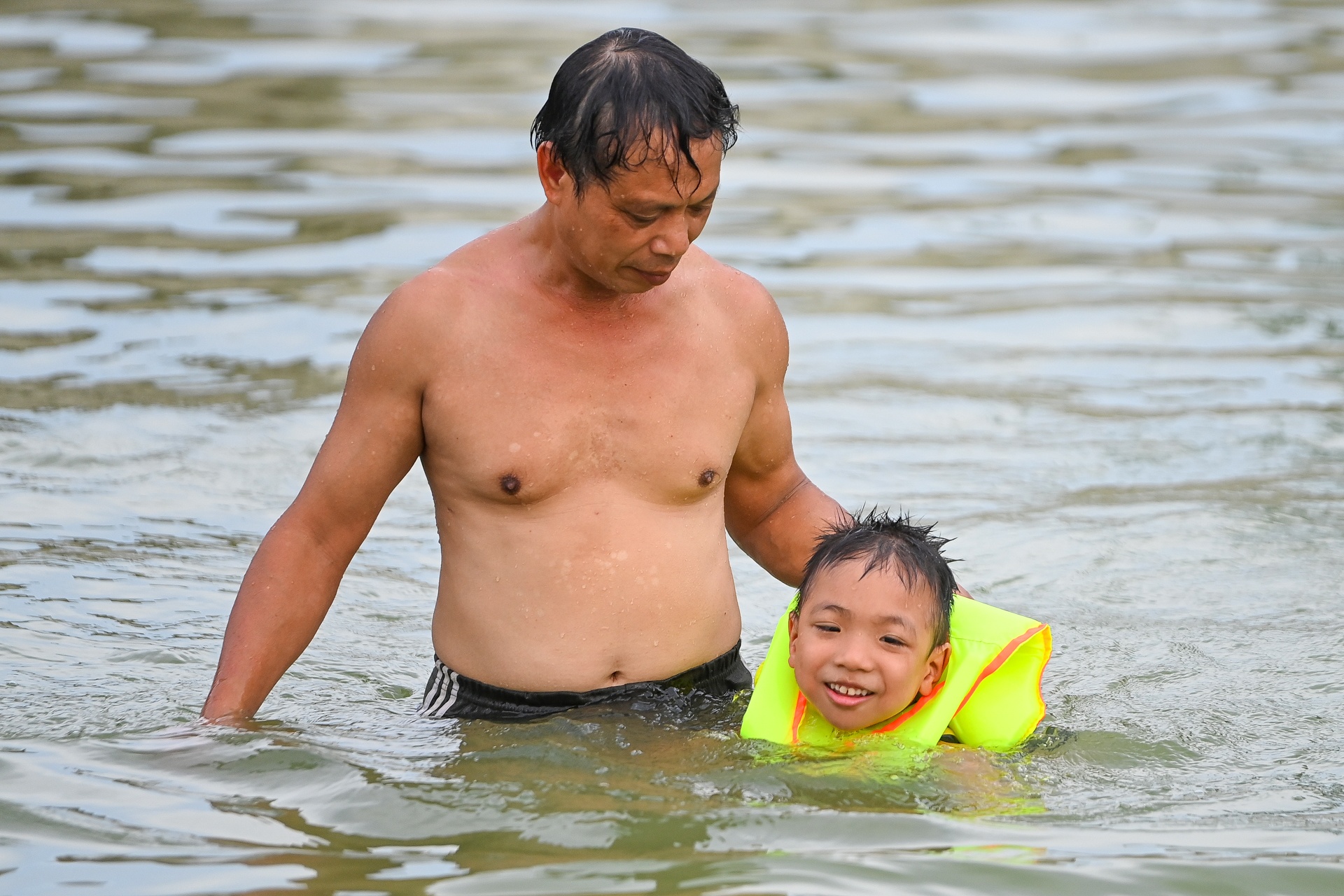 Tre em Ha Noi tam song giai nhiet anh 3