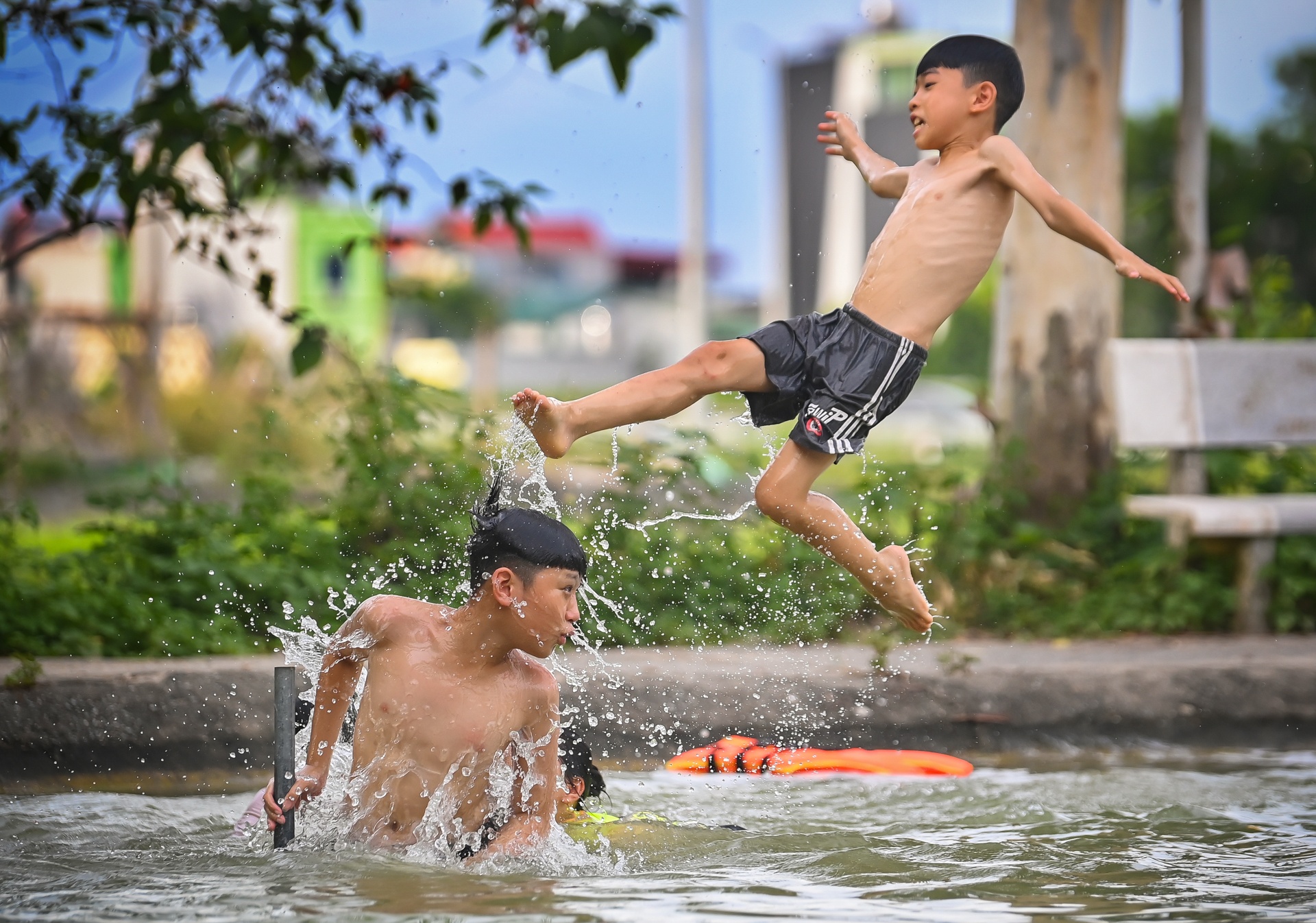 Tre em Ha Noi tam song giai nhiet anh 6