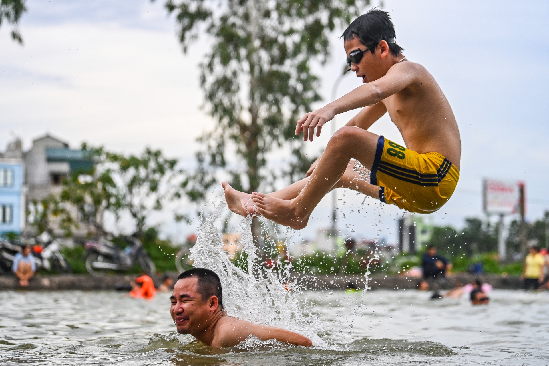 Tre em Ha Noi tam song giai nhiet anh 7
