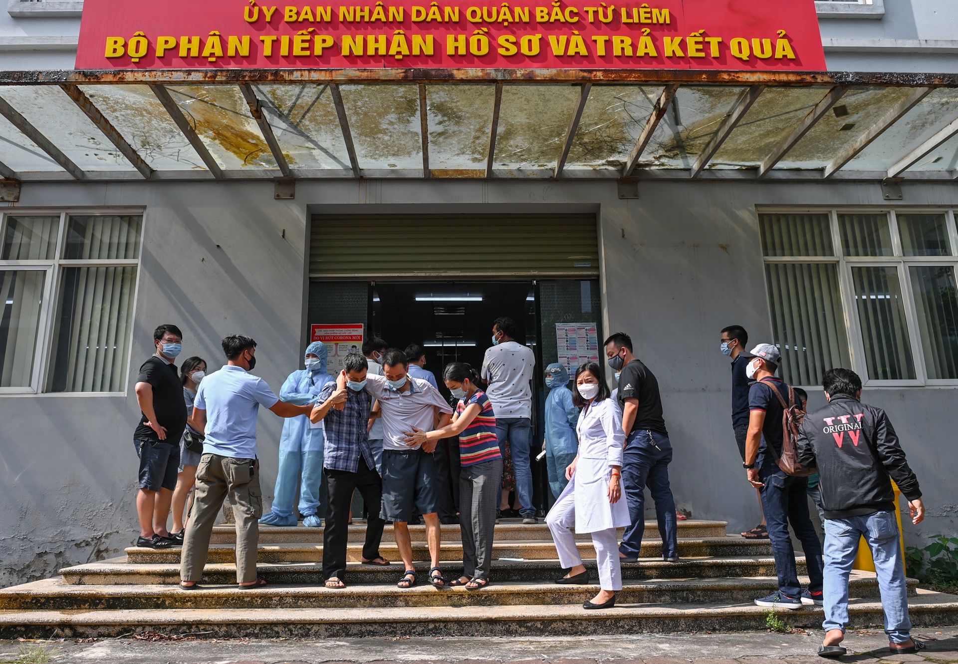 Xet nghiem Covid-19 nguoi dan tro ve tu TP.HCM anh 4