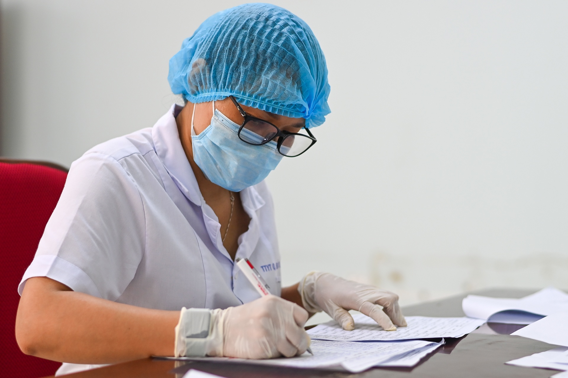 Xet nghiem Covid-19 nguoi dan tro ve tu TP.HCM anh 7