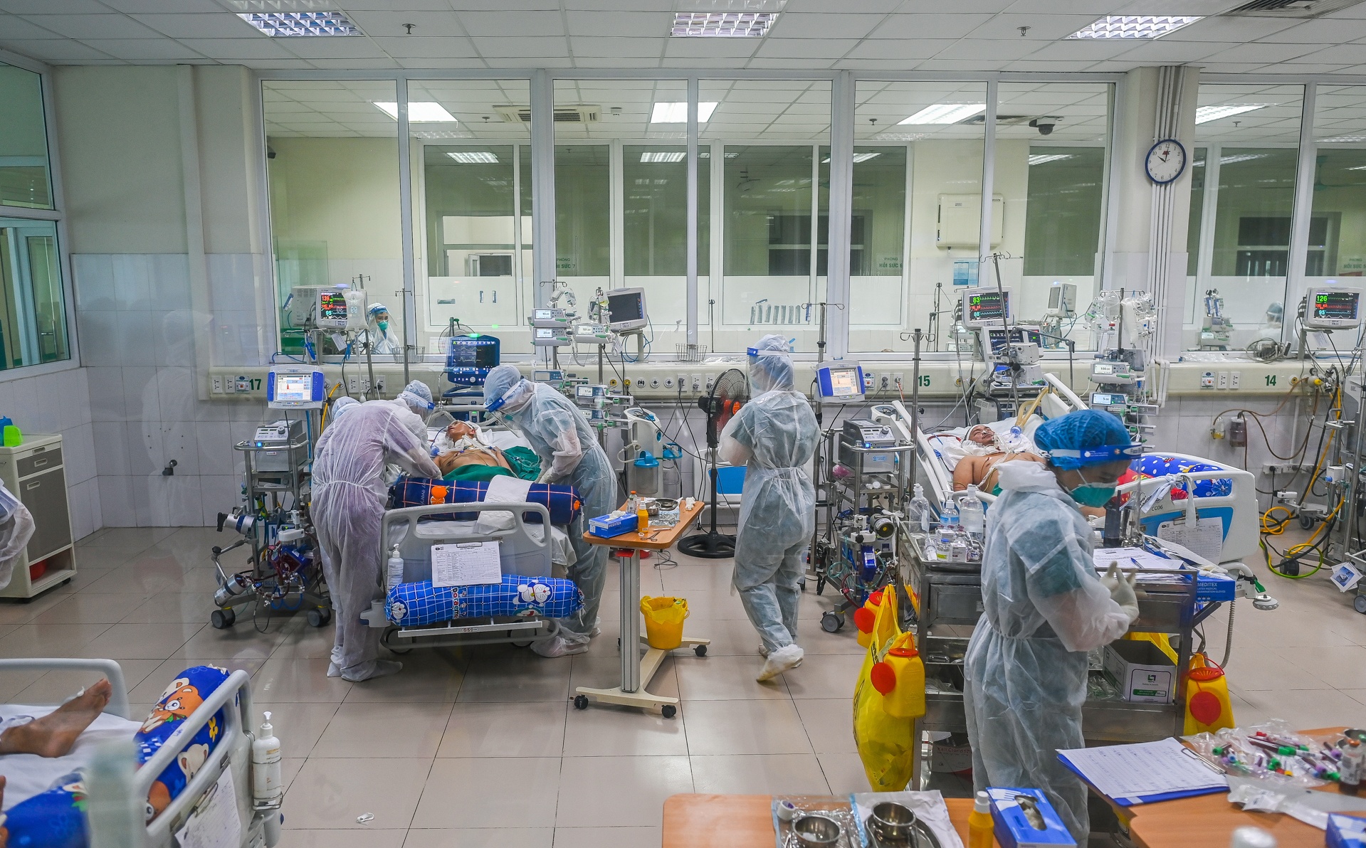 Dieu tri benh nhan mac Covid-19 anh 1