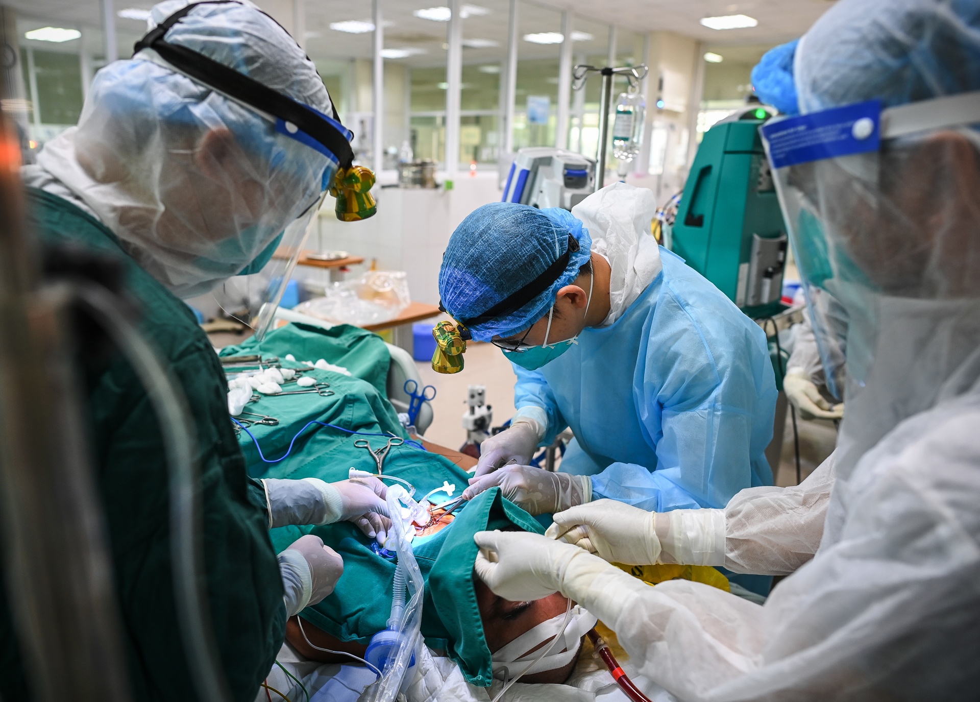 Dieu tri benh nhan mac Covid-19 anh 4